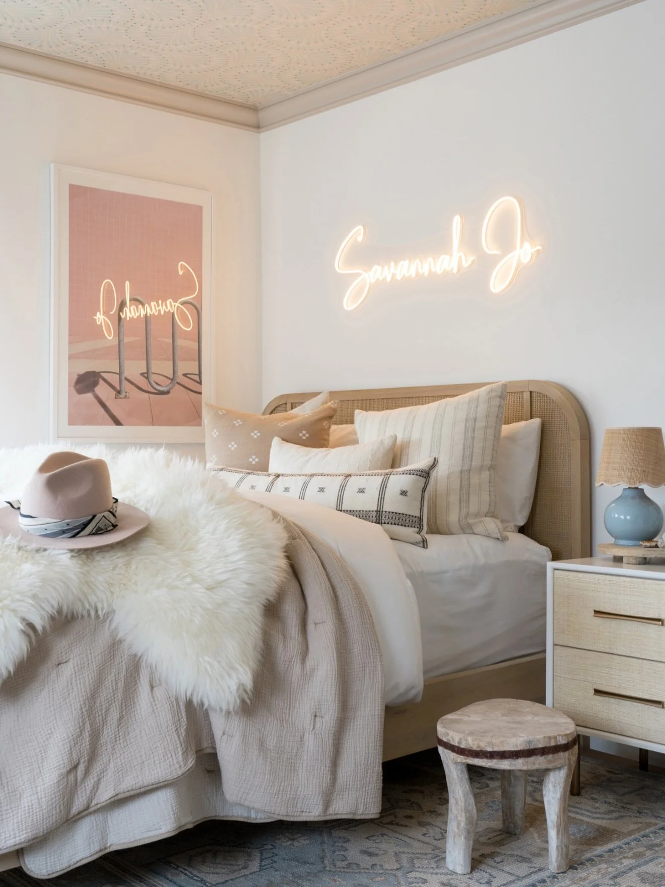 Love when a &ldquo;pink phase&rdquo; actually goes the distance ✨

This room started when she was a tween who loved pink, and now she&rsquo;s getting her driver&rsquo;s permit (!!) and it still feels totally her. We went with a soft blush instead of 