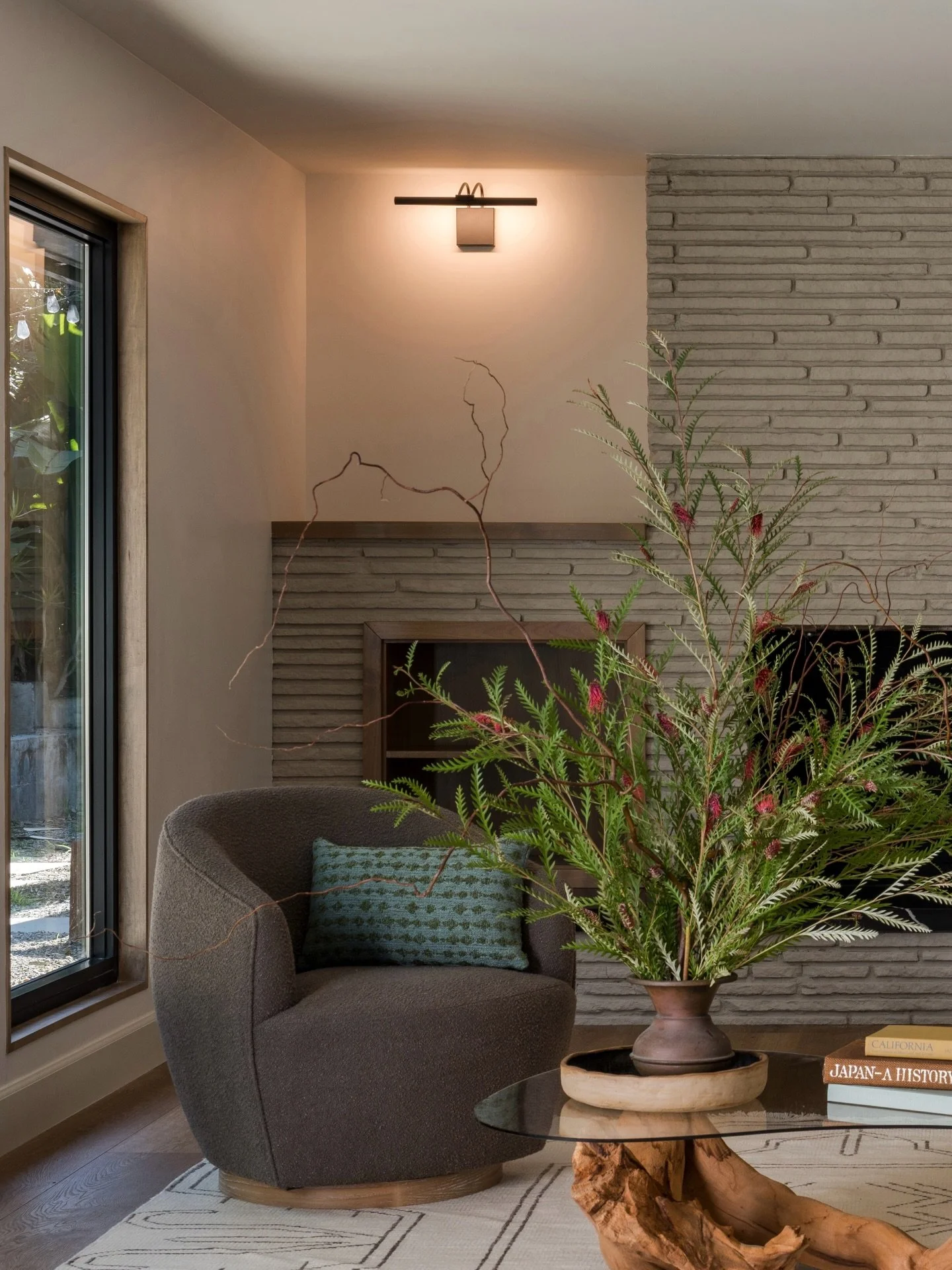 If these chestnuts aren&rsquo;t roasted on an open fire&hellip; I&rsquo;m calling customer service. 🔥😅

This fireplace renovation always makes for the best before-and-after: keep the original character, fix what&rsquo;s failing, and make the whole 