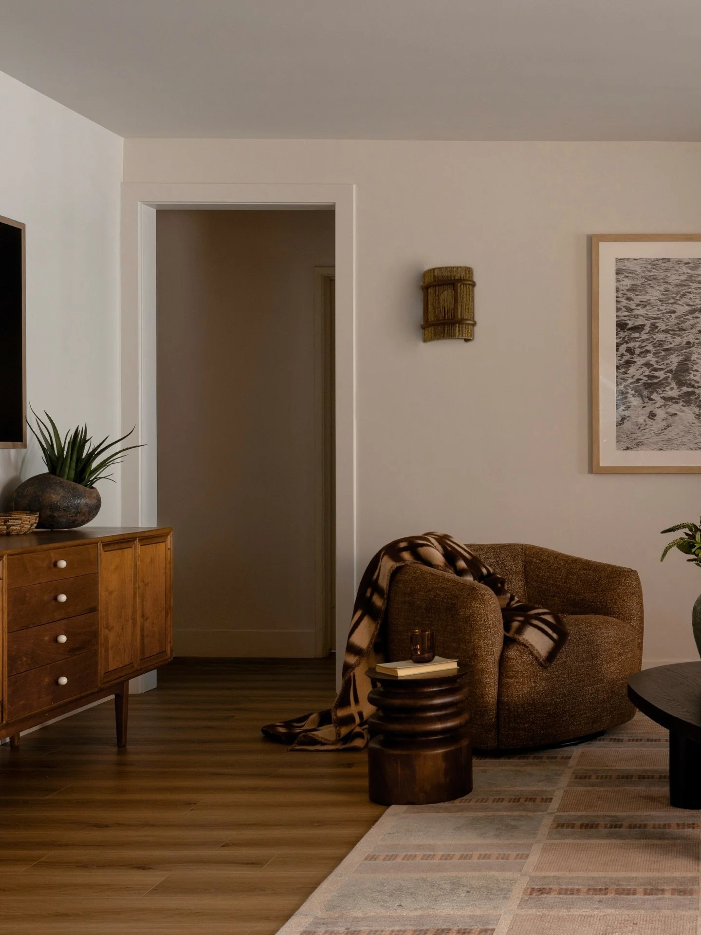 This house gained an entire living space&mdash;without adding a single square foot ✨ 

Before this project, the lower living room at Project Shipway was&hellip; kind of a ghost town.

A 19-foot opening at the stairs split the upper and lower levels, 