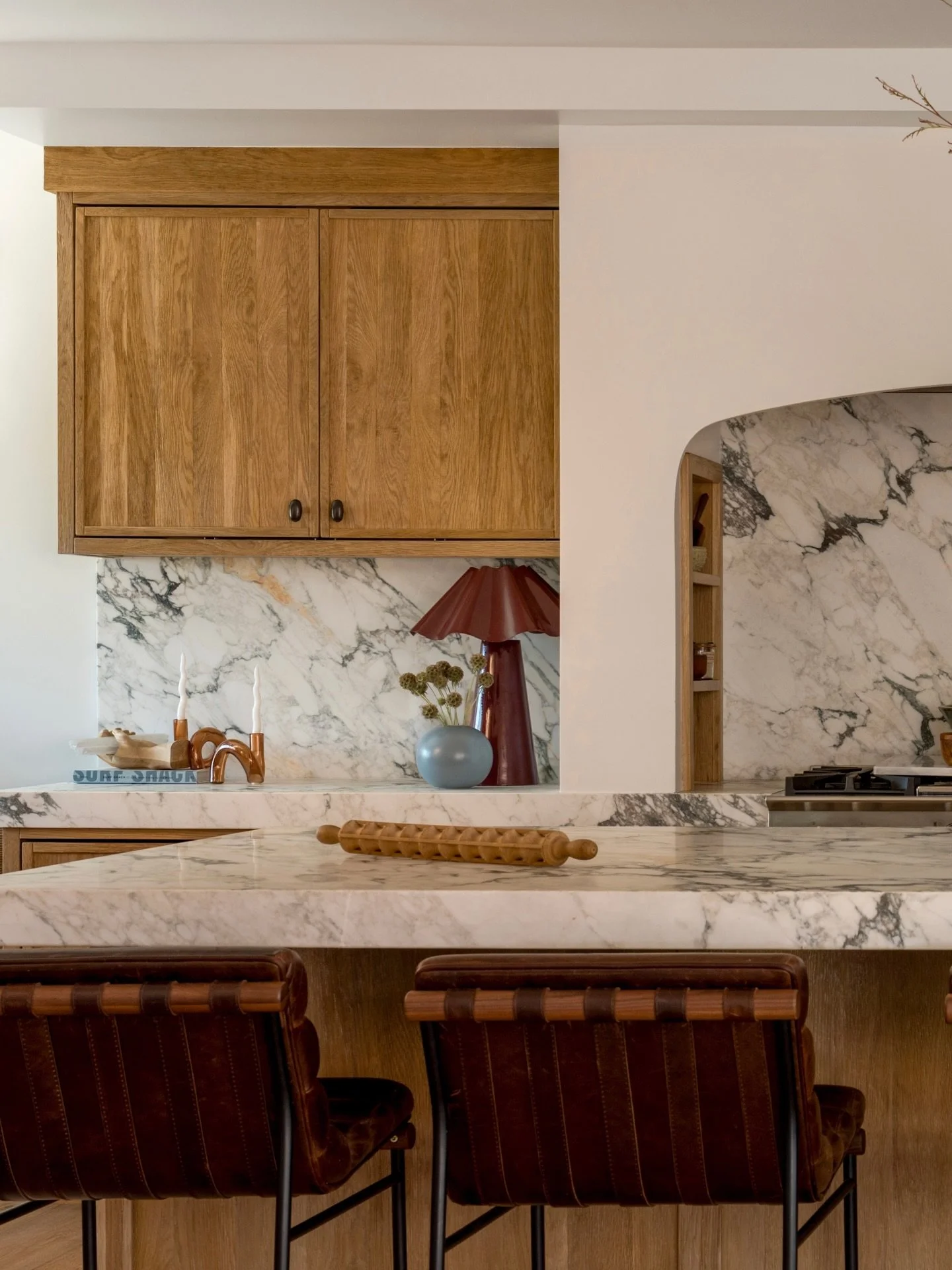 Let&rsquo;s talk about the stone because she is doing the most ✨
We chose a Calacatta Antico marble from @marbolisinc for this kitchen and then gave it the respect it deserves with a bold 3&rdquo; counter profile &mdash; because when the veining is t