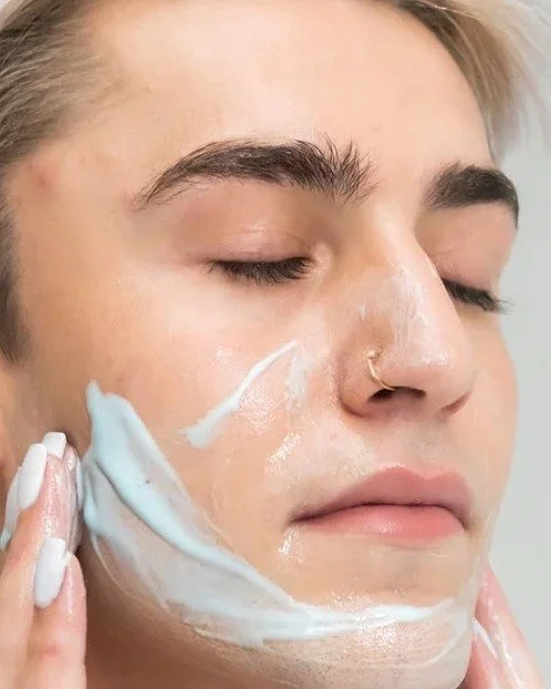 Let&rsquo;s talk SENSITIVE skin + redness 🌿

If your skin reacts easily, feels irritated, gets red quickly, or seems overwhelmed by products&hellip; your skin may be craving soothing, calming support instead of aggressive routines.

Sensitive skin o