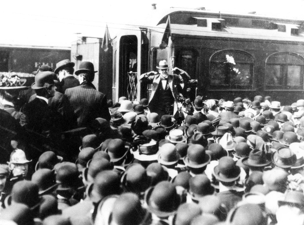 Eugene Debs speaking to a crowd