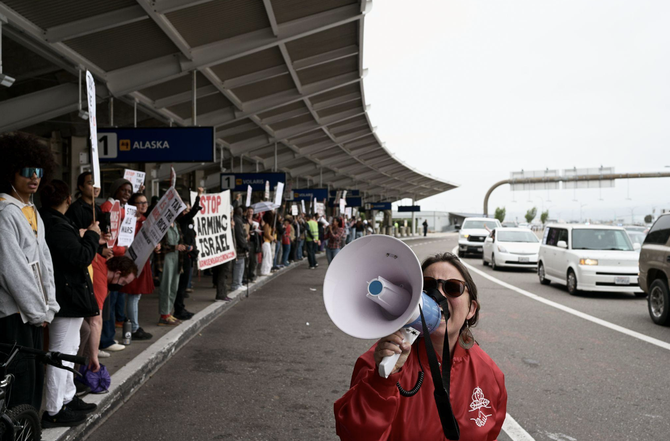 May Day Action by Hundreds of Protestors Slows Oakland Airport