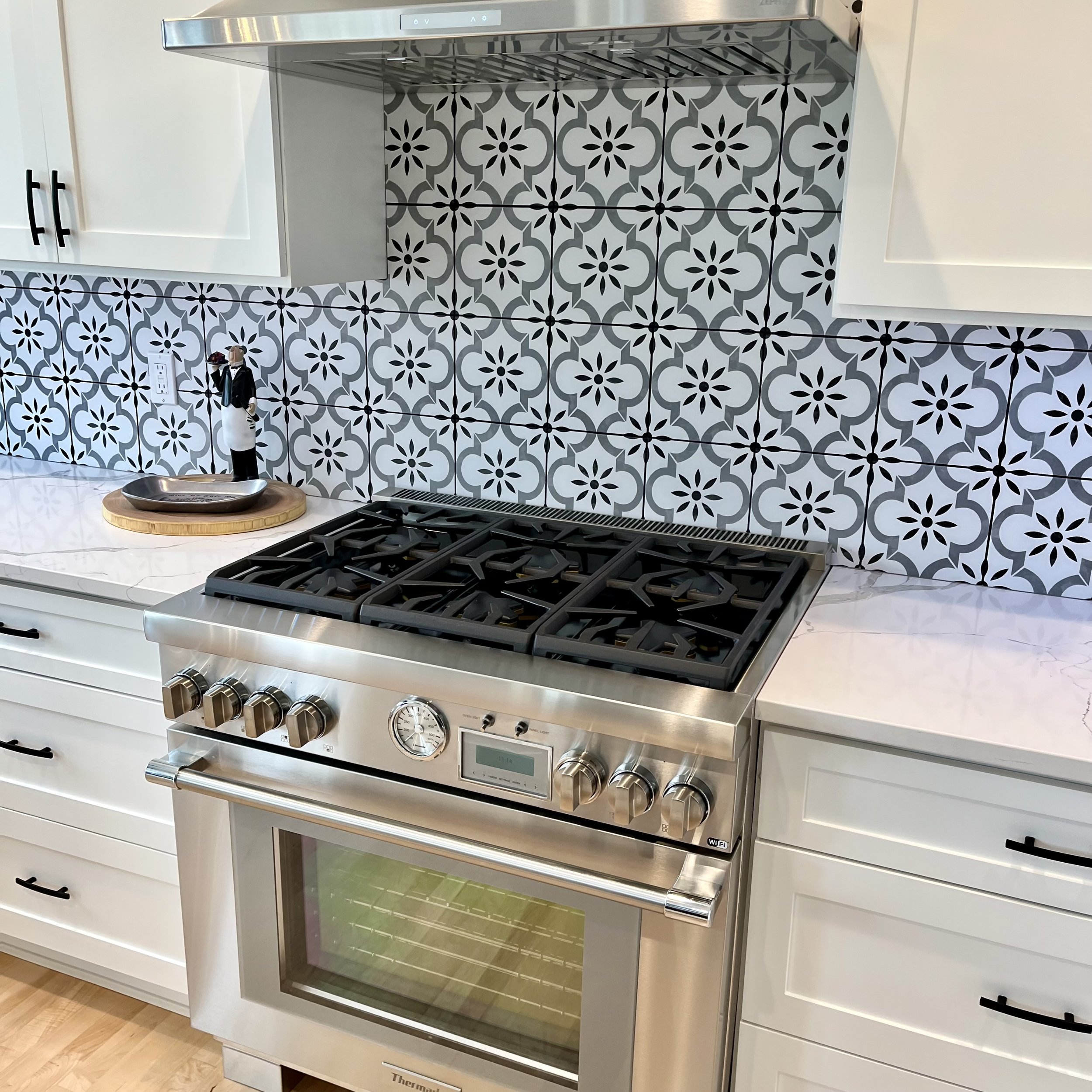 Timeless Kitchen Remodel in Tigard, OR by 4th Avenue Homes project photo 3