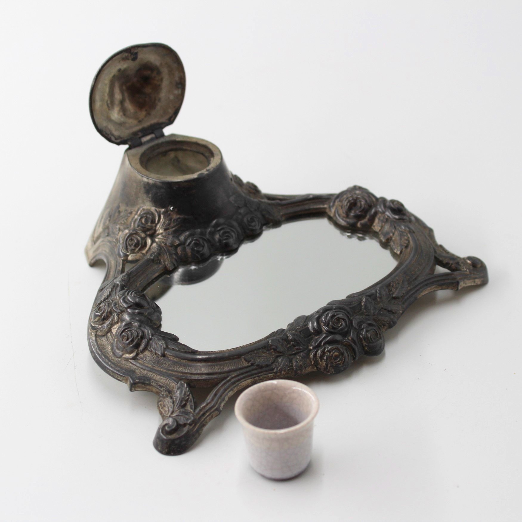 Art Nouveau pewter inkwell made in France