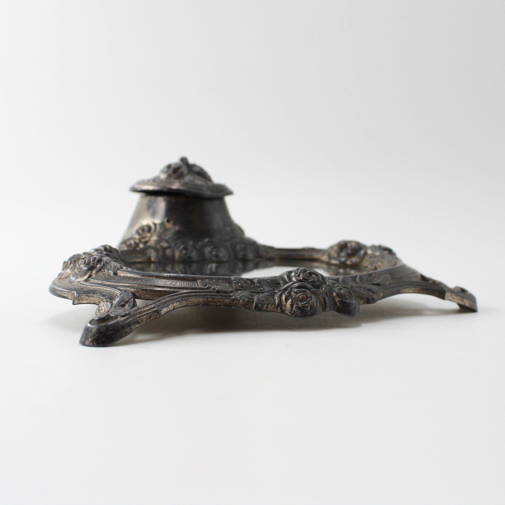 Art Nouveau pewter inkwell made in France
