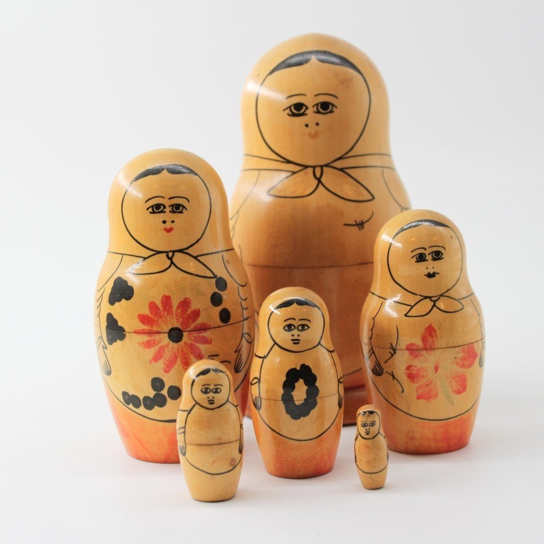 Vintage Russian Matryoshka nesting doll 6 pcs