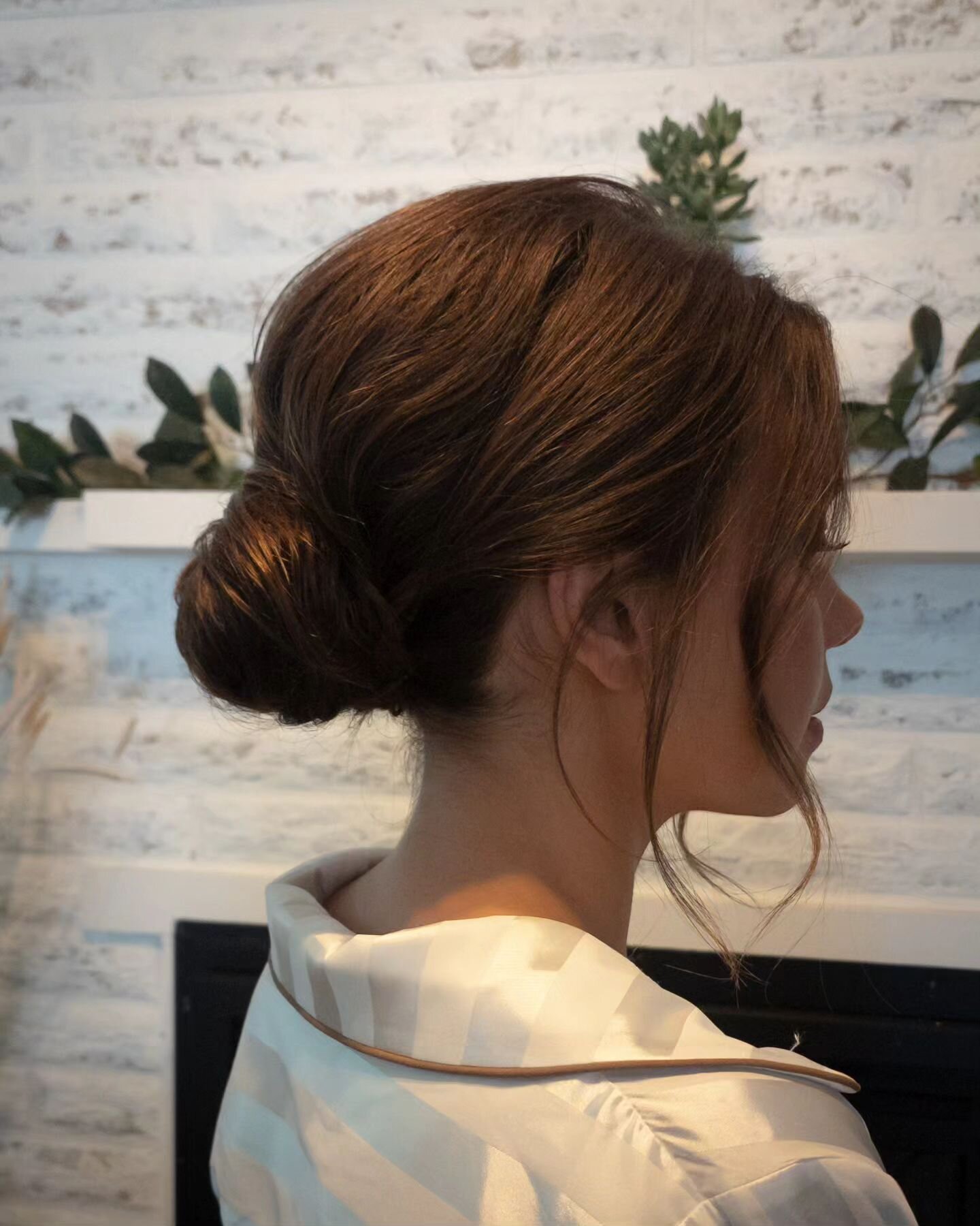 Timeless wedding hair💍

CURRENTLY BOOKING FOR 2024..get your date in the books before its too late ⏰️

Hairstyle done by Nicole 
&bull;
&bull;
&bull;
#wedding #weddinghairstyle #weddinghair #mankatostylist #minnesotastylist #mankatosalon #minnesotas
