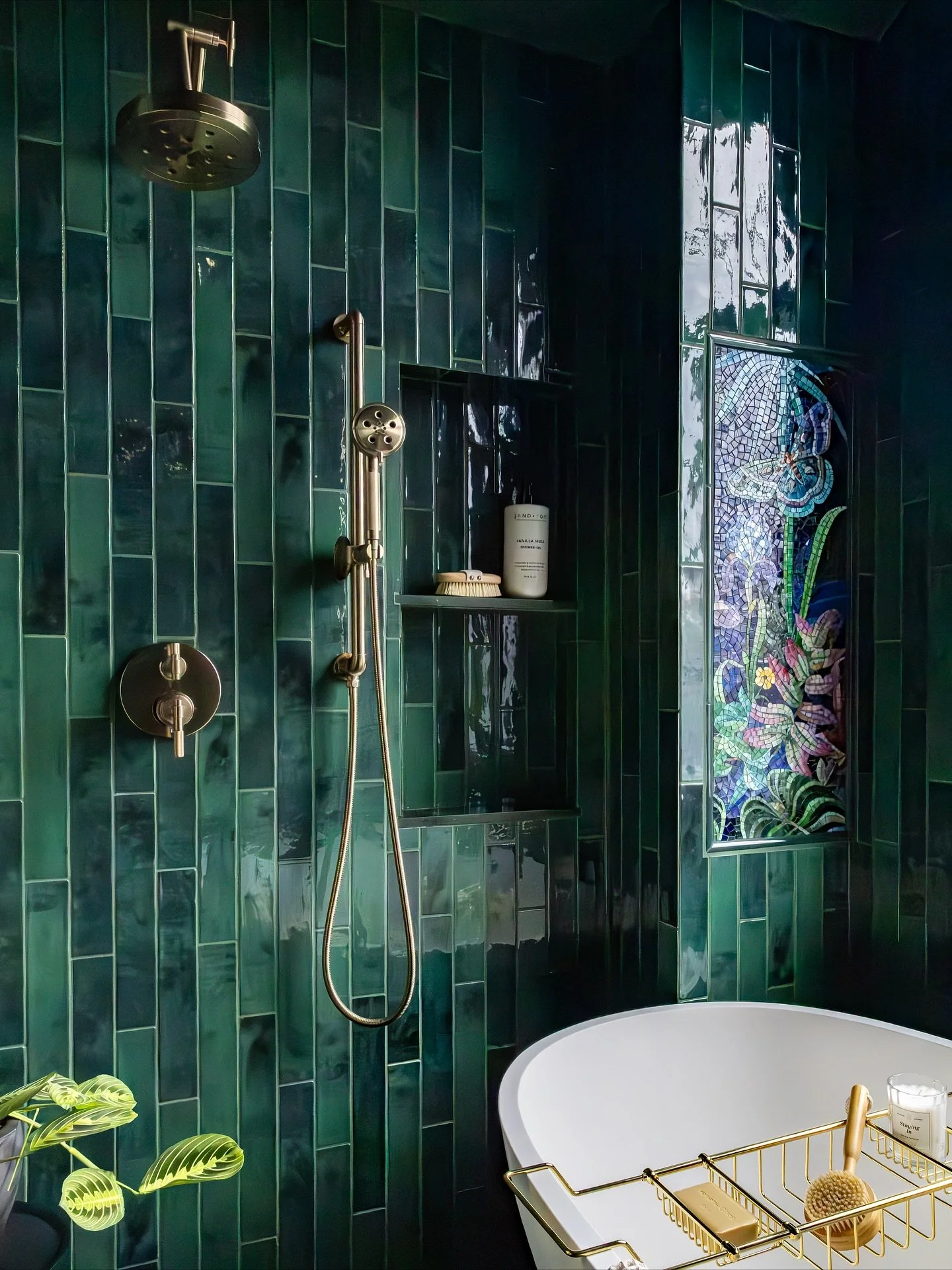 It&rsquo;s bold, bright and yet moody at the same time. This primary bath remodel is everything the client asked for and pushed our aesthetic. The custom mosaics are truly a work of art

Design: @jillianinteriors 
Contractor: @dscustomconstruction 
P