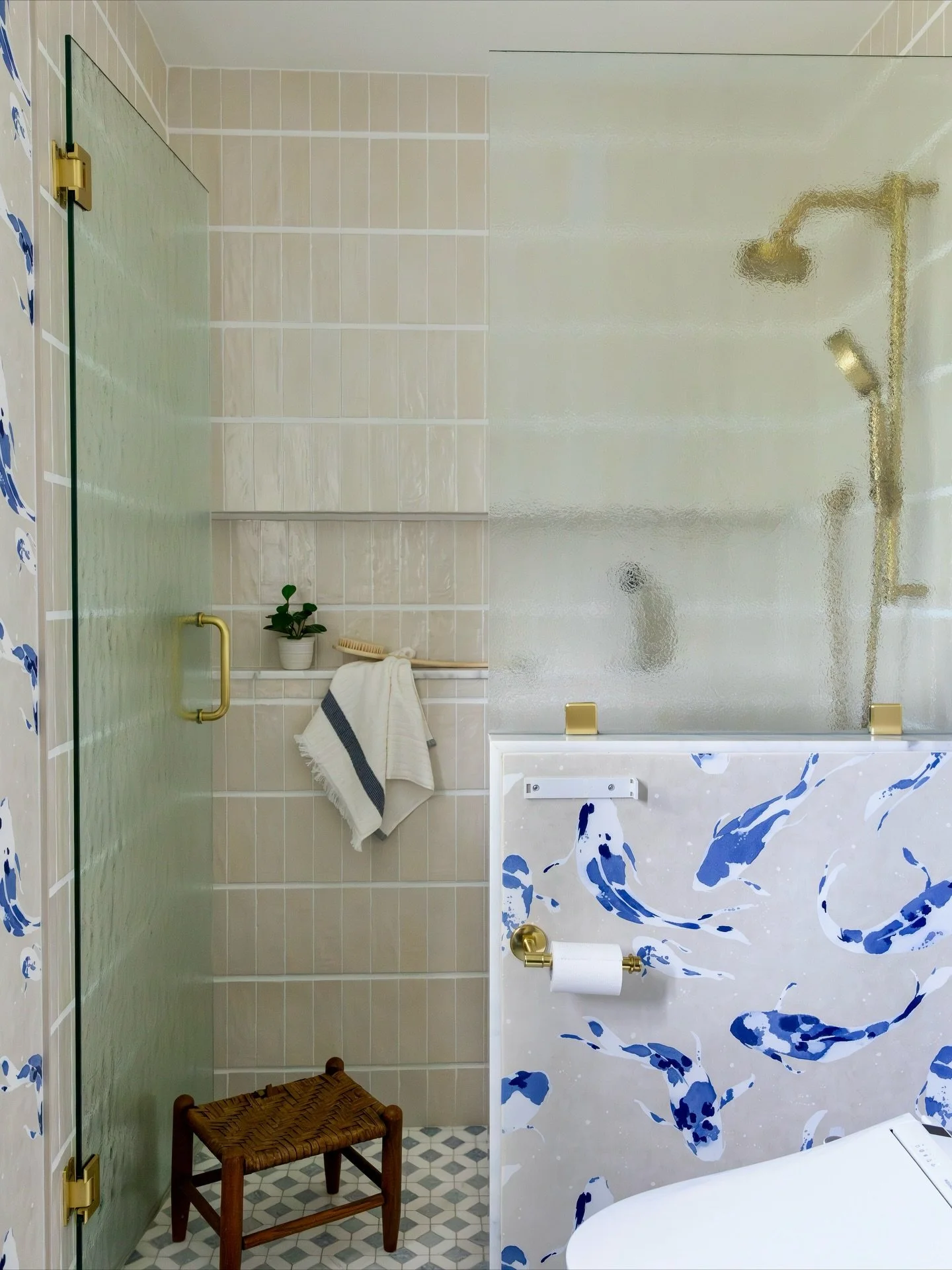 Your heart feels a little lighter when you walk into this space. 

Design: @jillianinteriors 
Contractor: @dscustomconstruction 
Photo: @kristyahenry