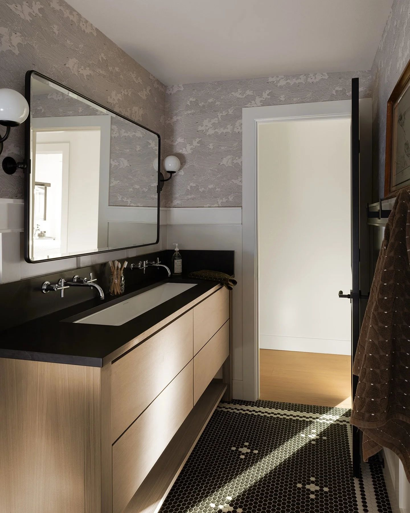 Darling boys bathroom at our Lake Tapps project. You can never go wrong with a trough sink. 

Design: @jillianinteriors 
Photo: @_karamercer