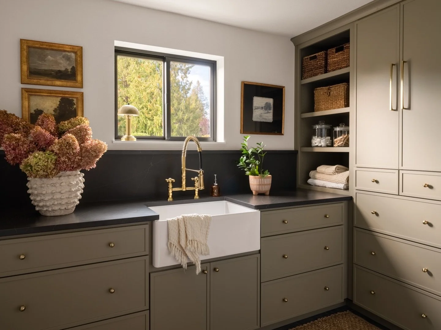 You can never have too much storage. 🤍

Design &amp; styling: @jillianinteriors 
Photo: @_karamercer