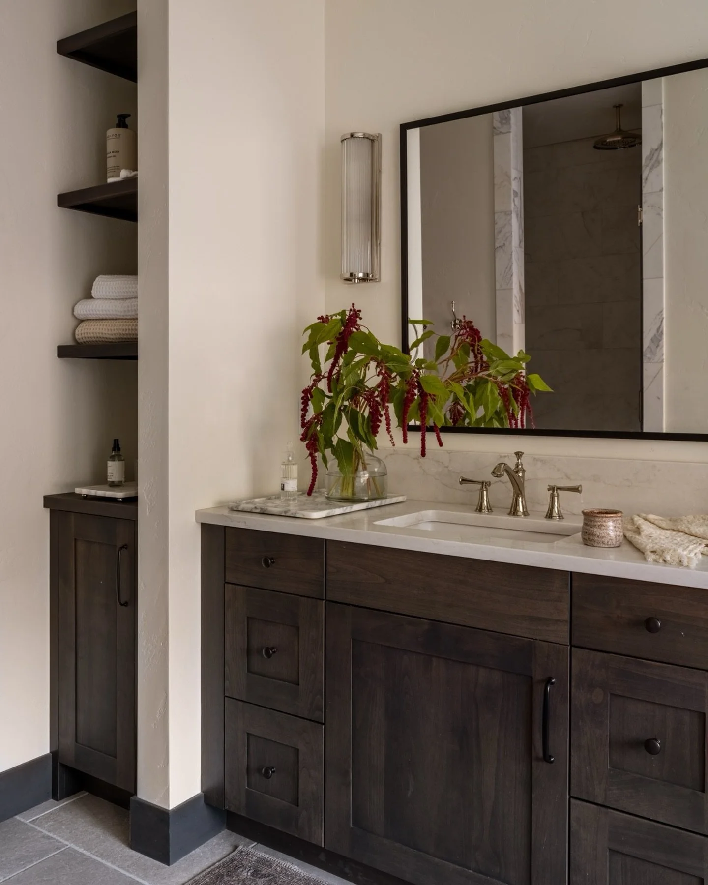 Rustic and refined. 🤍 

Gotta keep a nice balance of light and dark

Design &amp; styling: @jillianinteriors 
Photo: @_karamercer