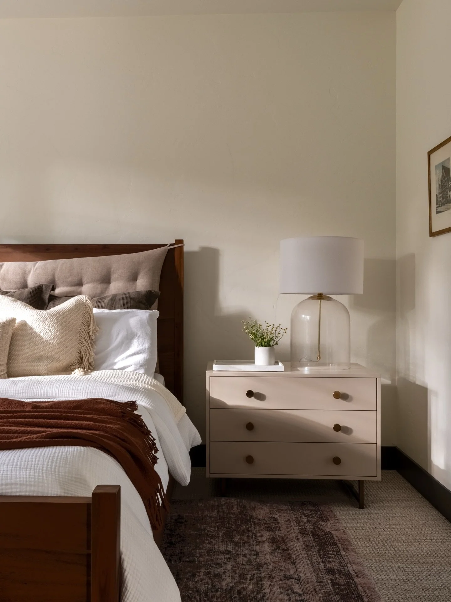Calm, simple, &amp; the right amount of texture for this primary &amp; bath. 

Design: @jillianinteriors 
Photo: @_karamercer