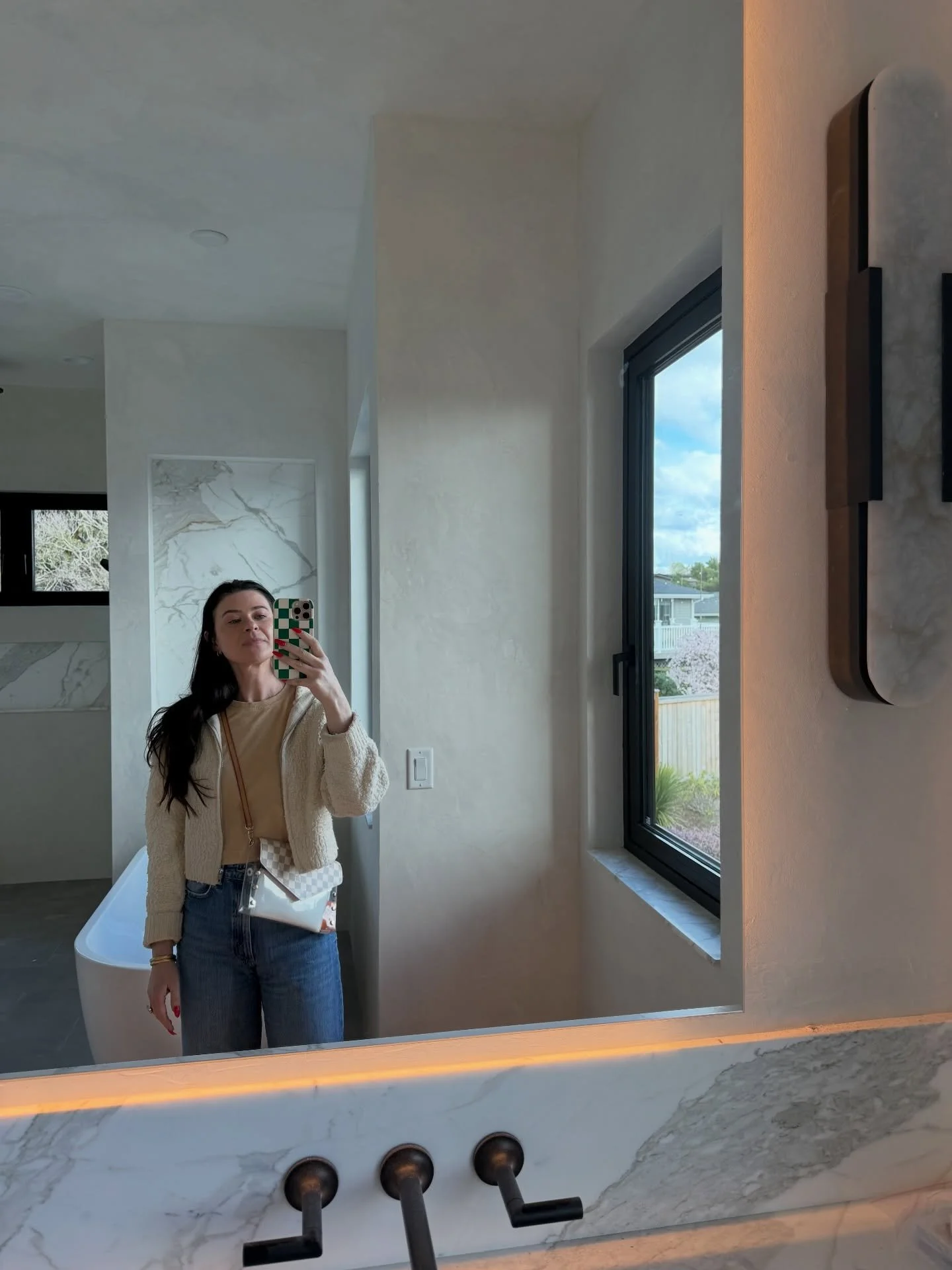 Our #bellevuemodern is nearing the finish line and it&rsquo;s turning out to be quite the beauty. The client came to us with a clear vision and desired aesthetic but struggled to figure out how to make the home practical from a layout stand point.

W