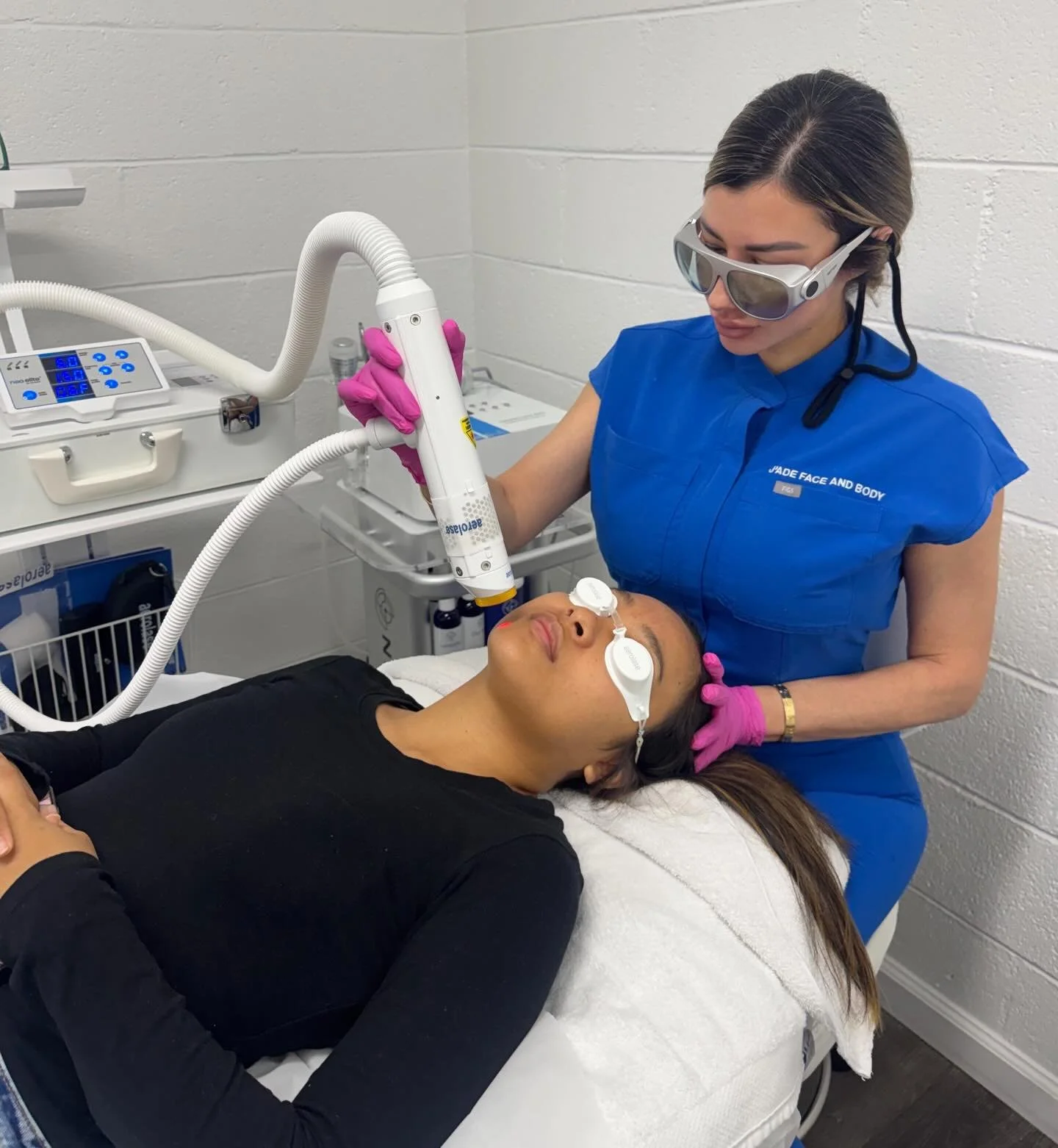 just doing what I love best helping you feel confident in your skin ✨💙

if you have any questions or would like to book an appointment, feel free to reach out. 

BOOK A CONSULTATION 
Book now: jadefacebody.com
Call/text: 808.304.1913