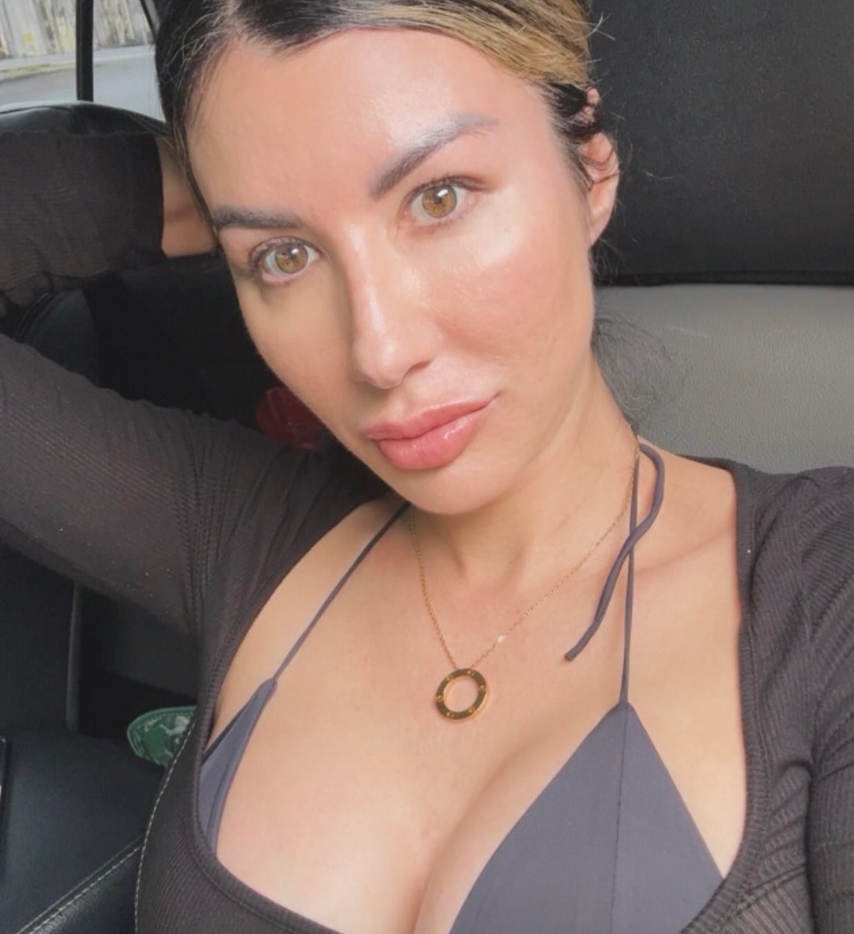 SELF-CARE Sunday = cleanse, hydrate, SPF,
repeat ✨

wearing @mariniskinsolutions

#hawaiiesthetician #mariniskinsolutions #protect #skincare #healthyskin