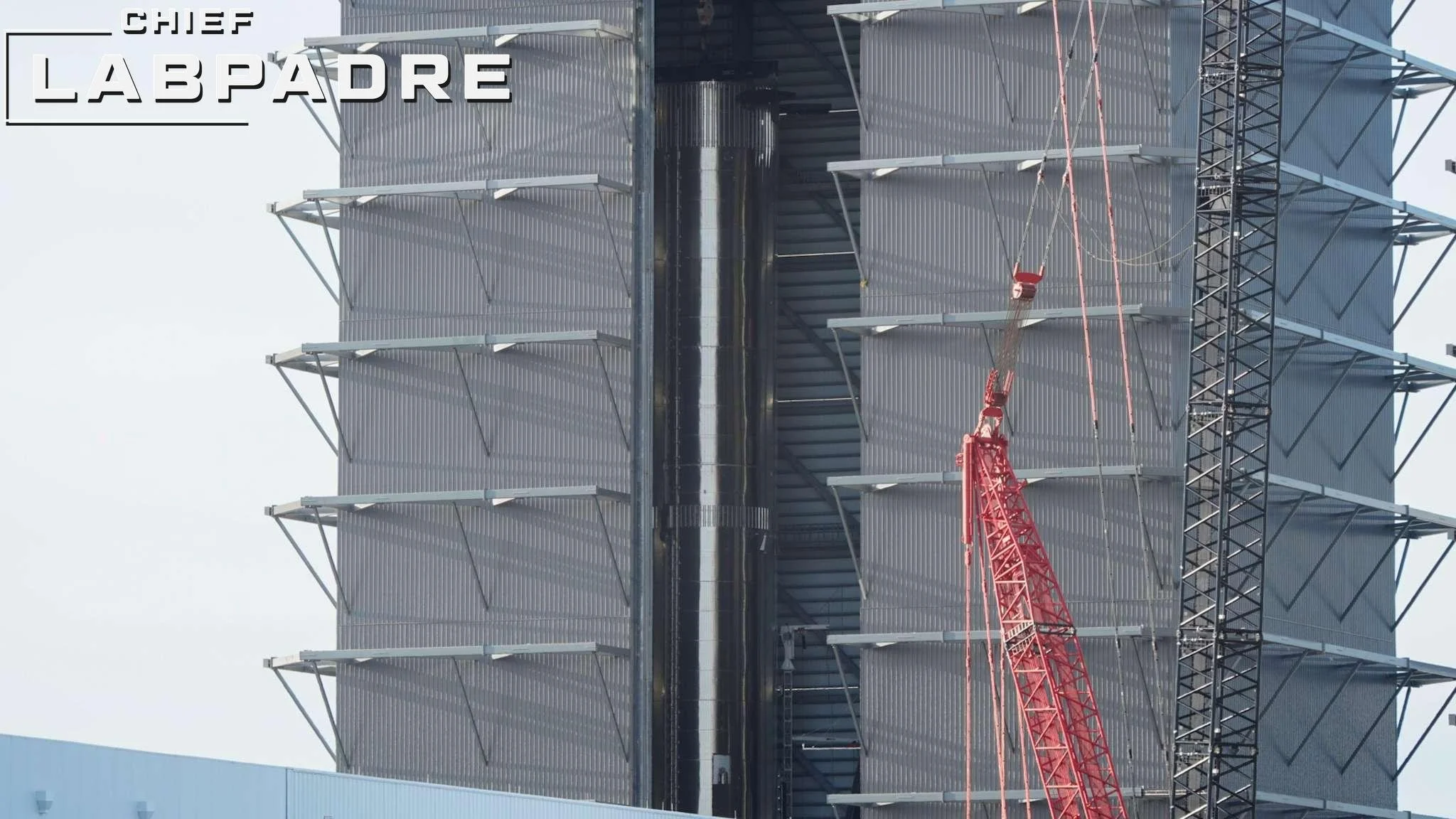 Booster 12 dentro del Mega Bay 1