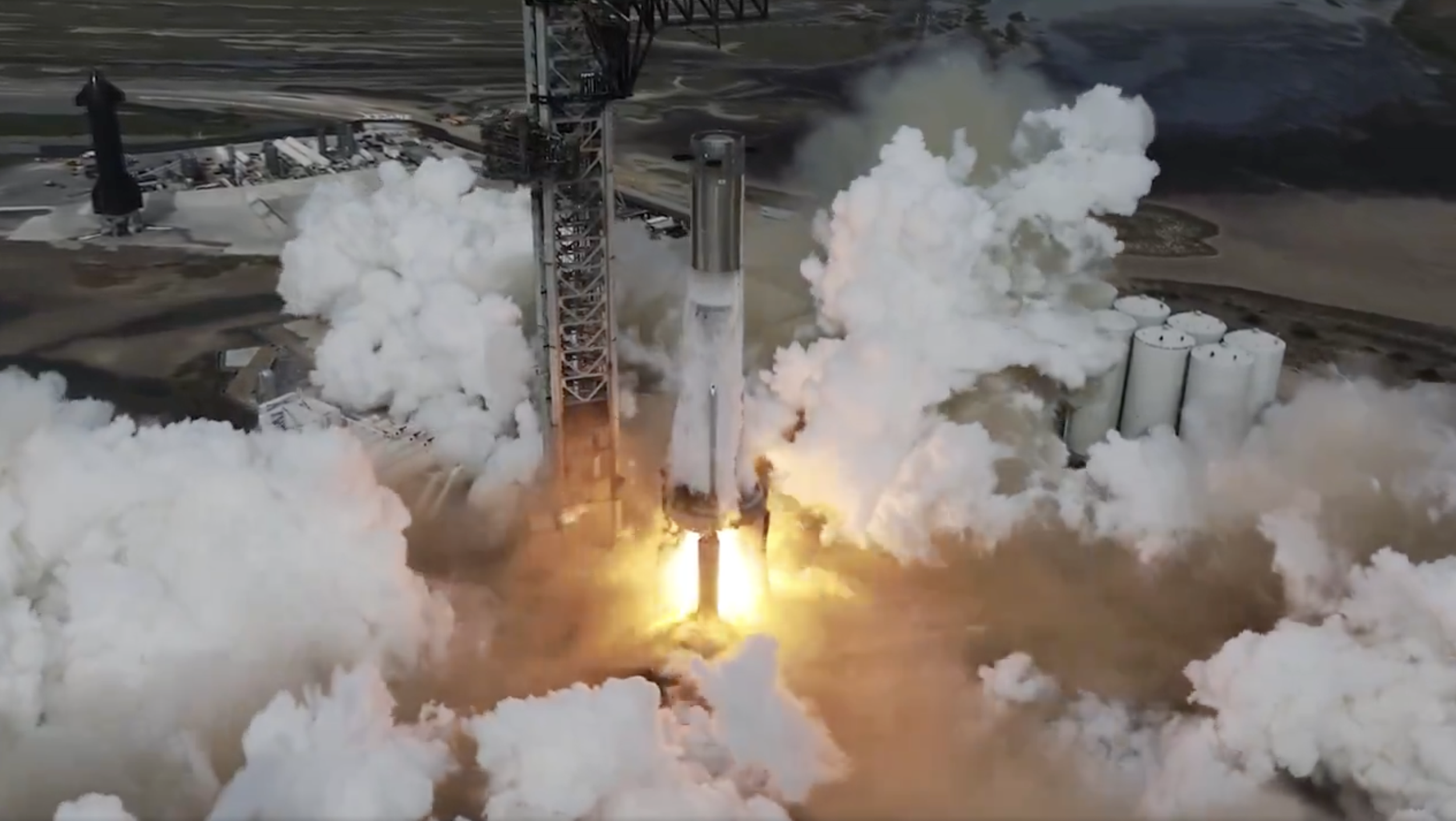 Encendido estático de Booster 10 con 33 motores raptors