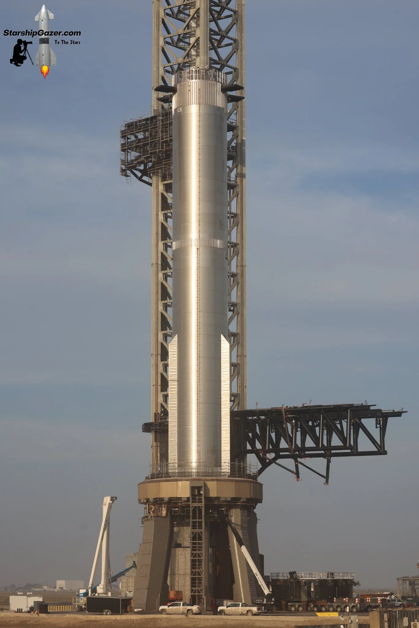 Booster 10 es ubicado en plataforma de lanzamiento