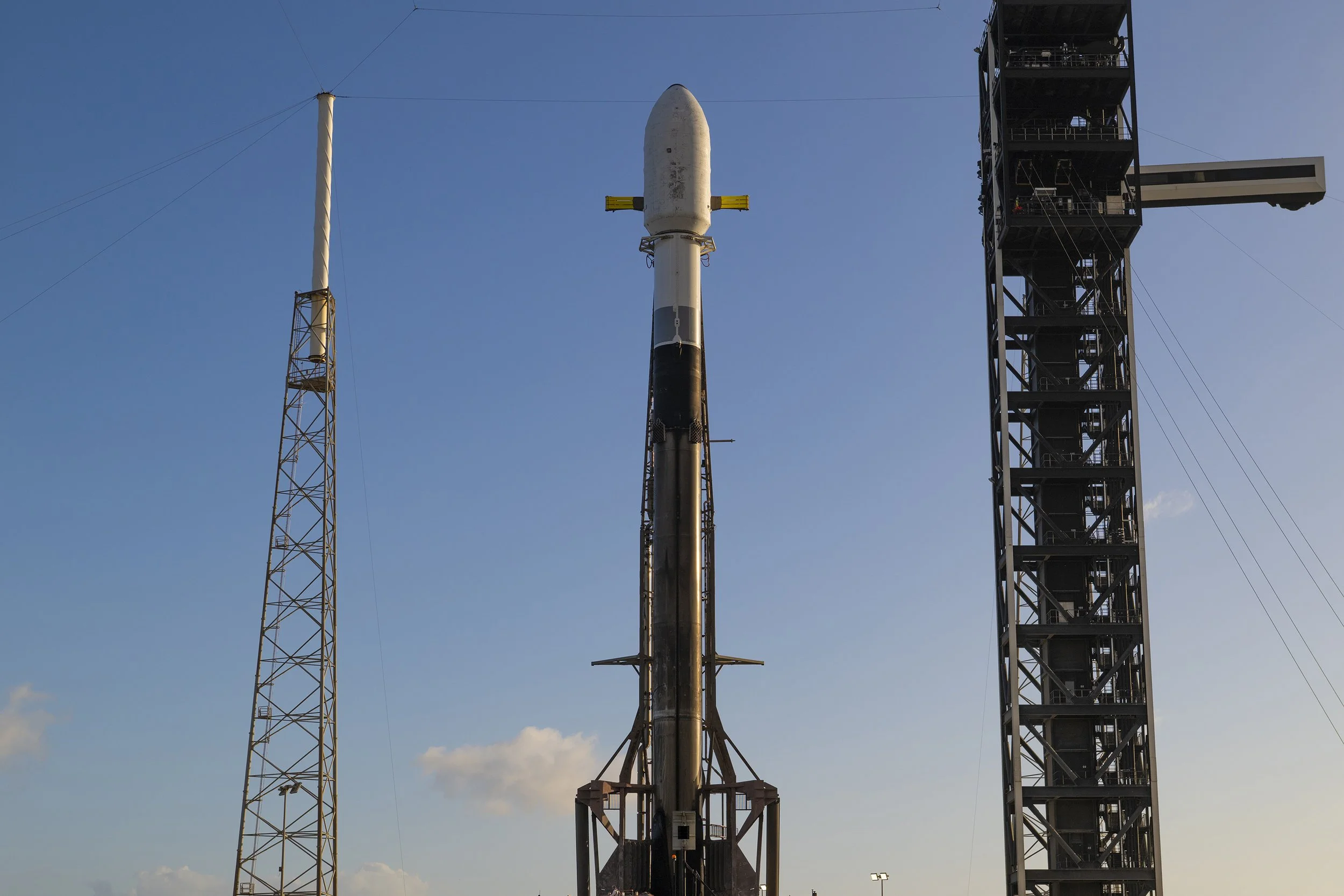 SpaceX lanza Bandwagon-5 con 32 cargas y la cápsula Starfall