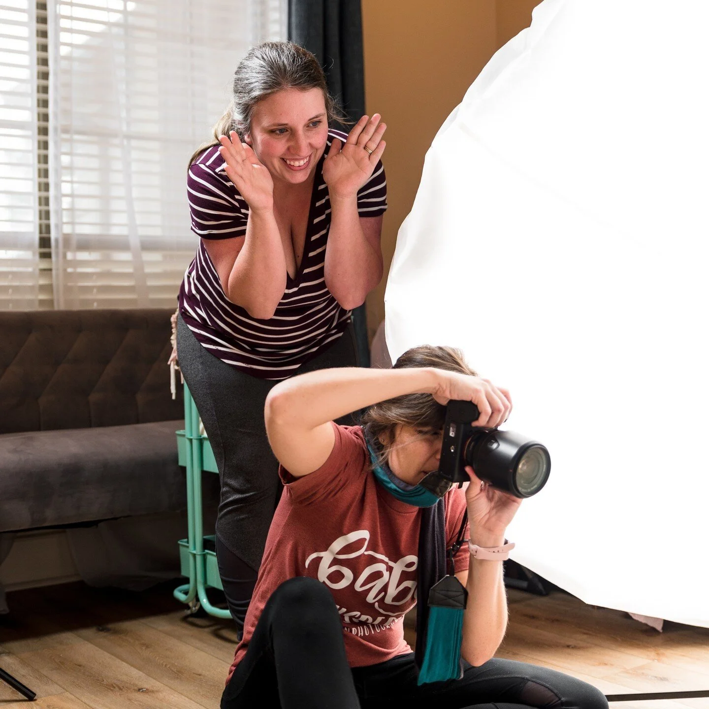 The crazy behind the camera! 🤪⁠
⁠
Behind the camera, we do what we have to do for the smiles!! Every time I wish I had a video because I know it would be hilarious! ⁠
⁠
#behindthescenes #momlife #photographer #toddlersession #studio #conwayarkansas 