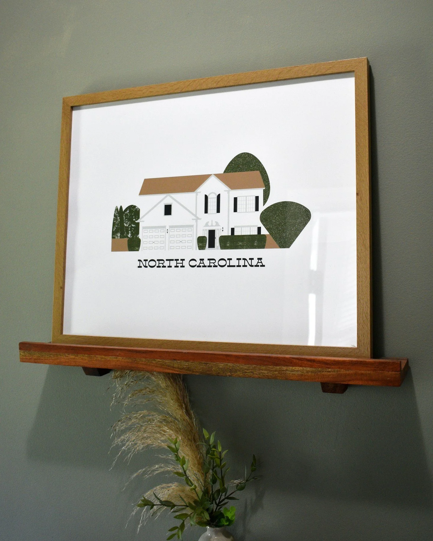 Our friends and neighbors recently moved. I created a custom-designed illustration of their home here in NC as a gift. This will be a nice print for their new home, but also something they can have to remember their time in NC!

Texture: @retrosupply