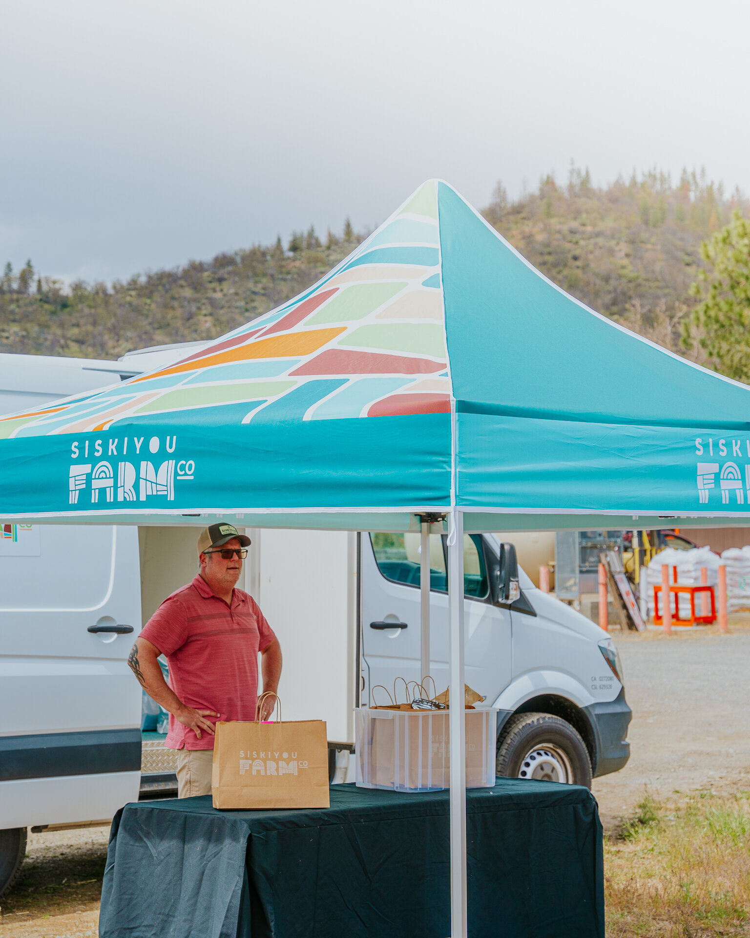 It's Pickup Day!! 🌱🚛 Don't forget to grab your bag of local groceries from your selected pickup location. Shop online for more delicious options tomorrow! 
🌱📲 Sign up now to start shopping local foods online!