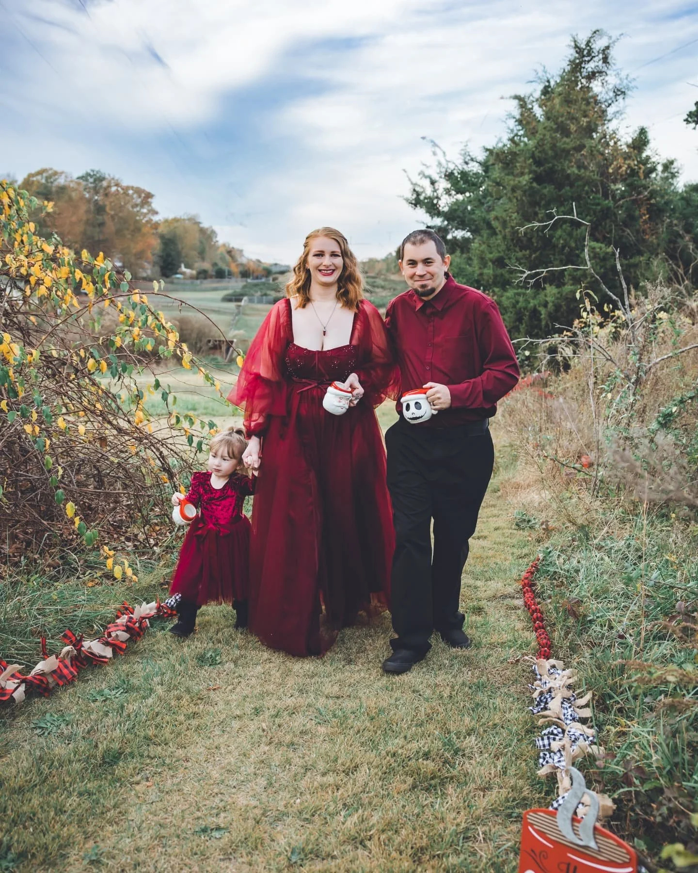 Merry Christmas from the Browns! Had so much fun with this shoot. 

#merrychristmas #christmasphotoshoot #familyportraits #familyphotographer #jinglebells🔔 #munins_momentos