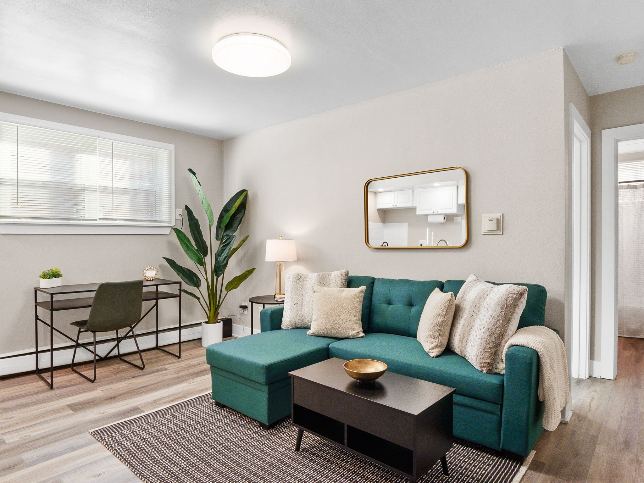25-web-or-mls-1200 east Seneca Avenue #3-5.jpg