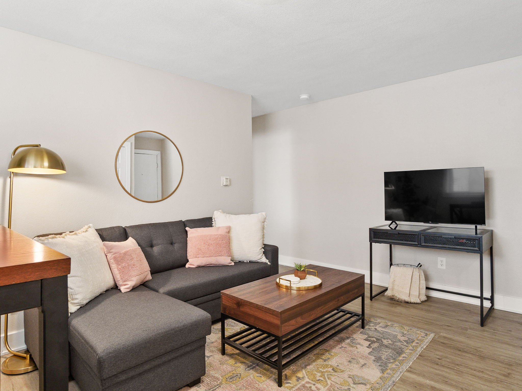 5-web-or-mls-1210 east Seneca Avenue #1-7.jpg