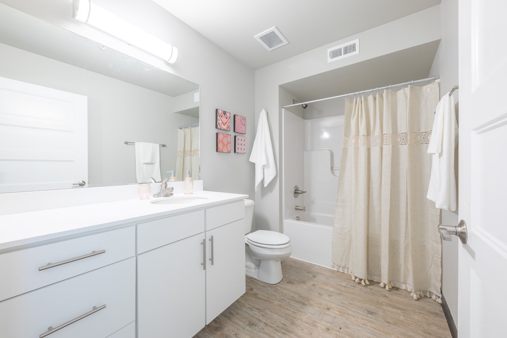Lyon Flats-One Bedroom-5.jpg
