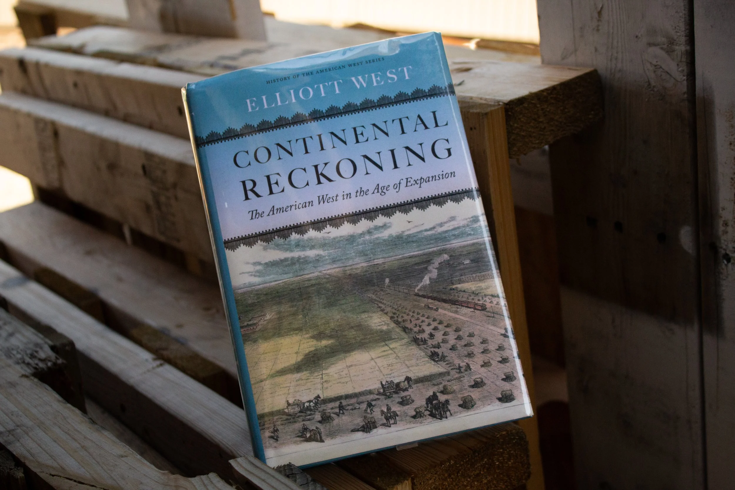 A tomb that explores the consolidation of federal power across the American West and the ties between westward expansion, extractivism, land power, and the American civil war. 