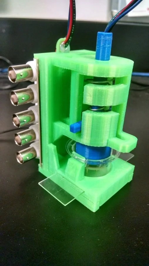 Fully assembled rig, with example insert, front detail.