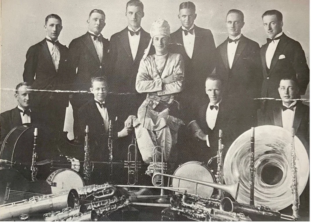 Bisset, Black Roots White Flowers, 24.