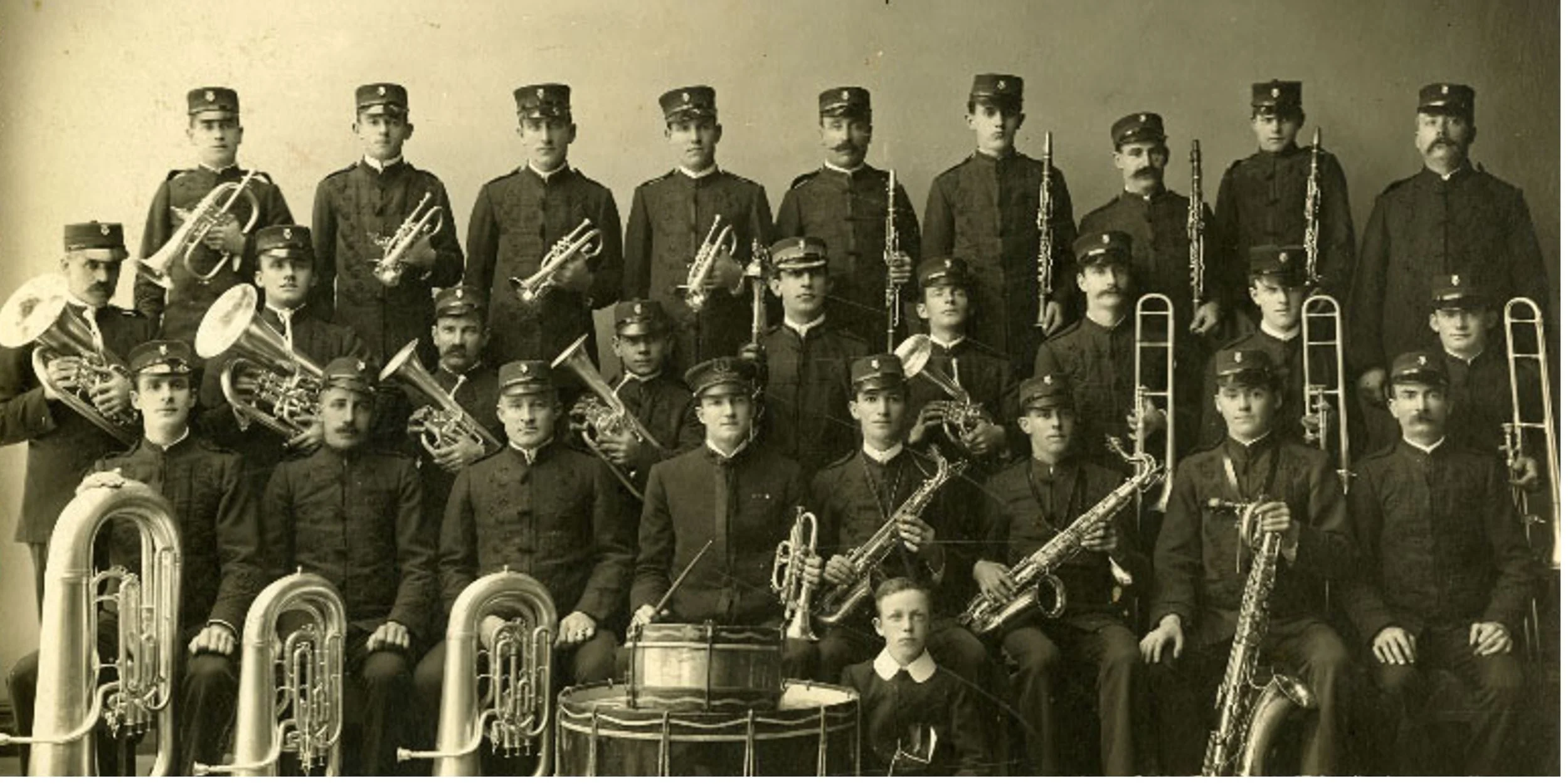‘Albury Band 1910’, AlburyCity Collections, AlburyCity Council. Photograph. https://eservice.alburycity.nsw.gov.au/ics-. wpd/exec/icswppro.dll?BU=&TN=Museum&RF=Web%20Museum%20Brief&MR=&AC=QBE_QUERY&CS=2&QY=Registration_Number%3D%2087.313.04. Accessed