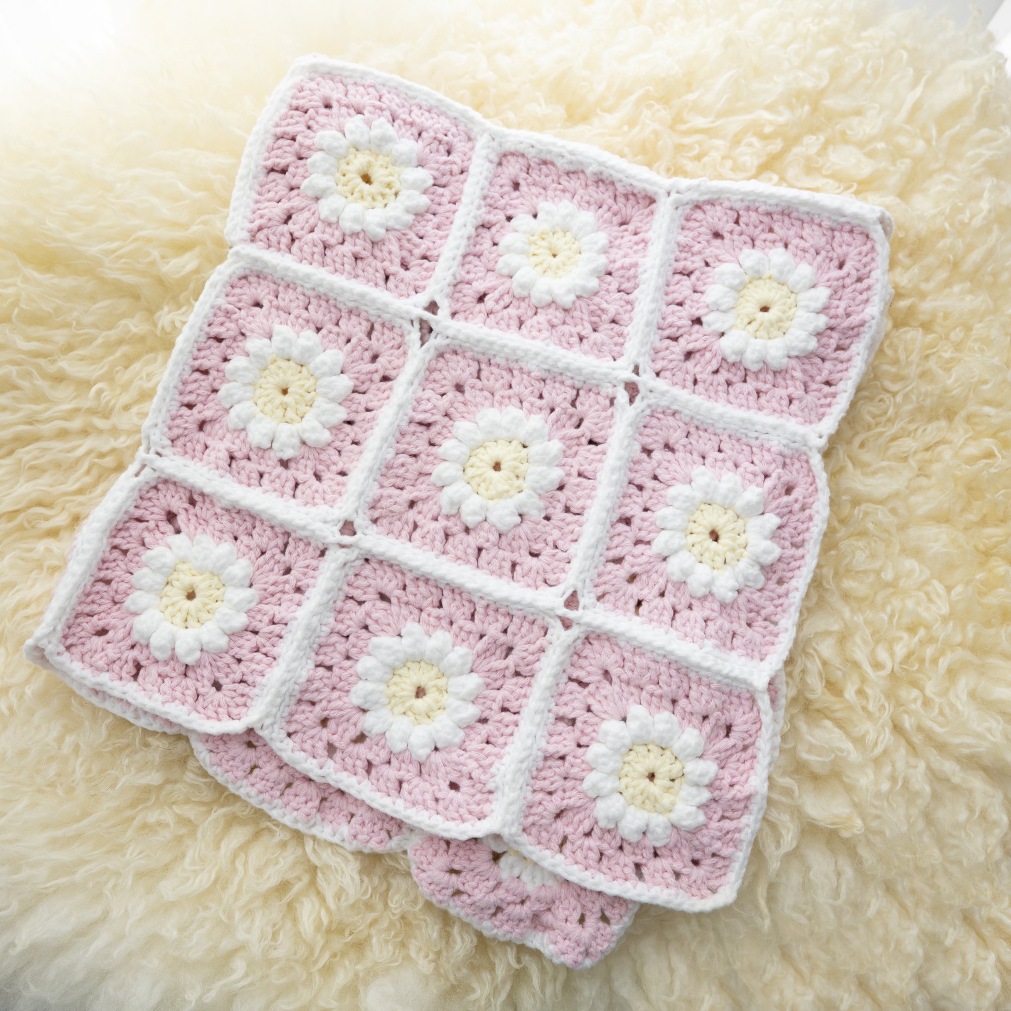 Granny square Daisy blanket
