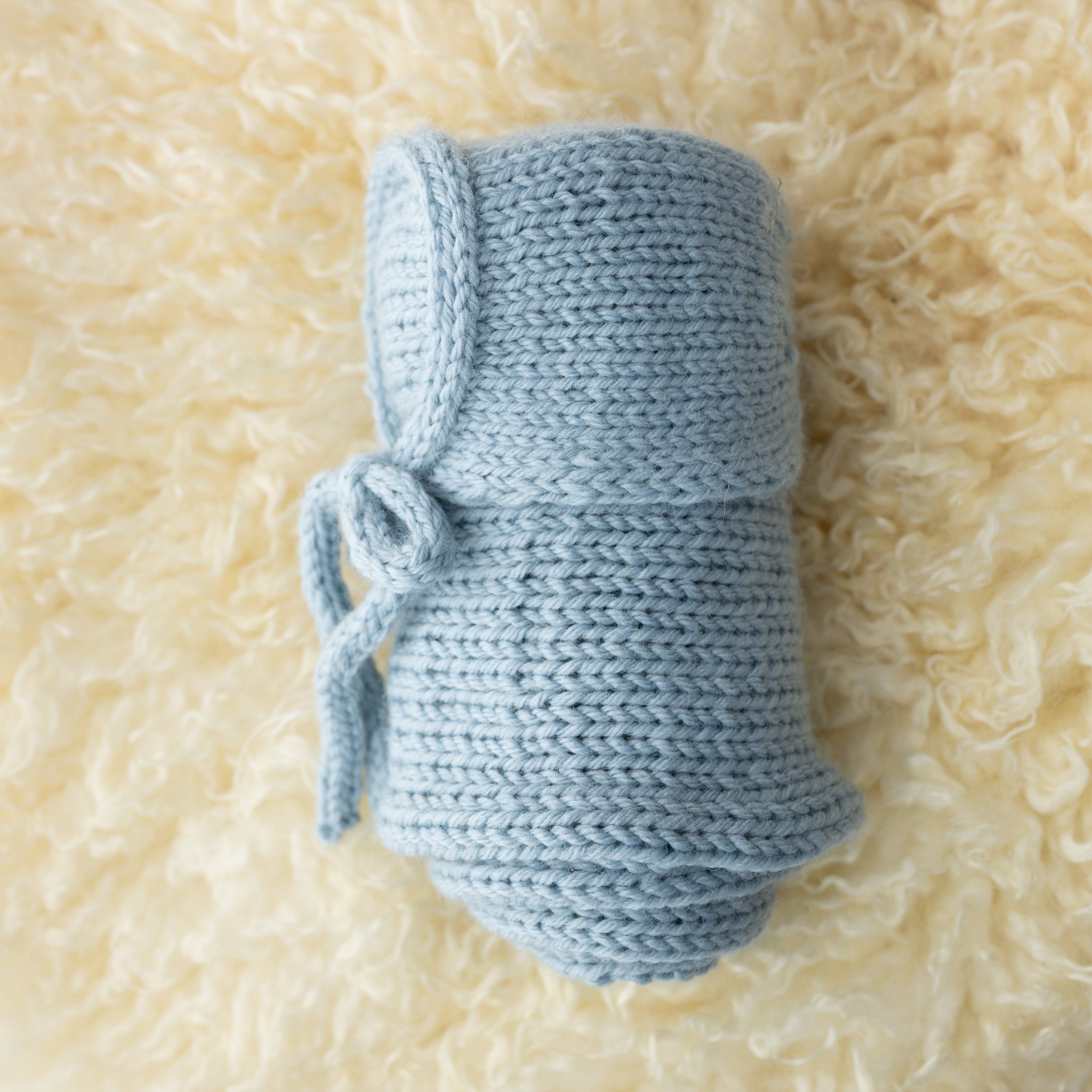 Blue bonnet and wrap set