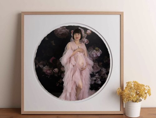 Soft natural maternity photography