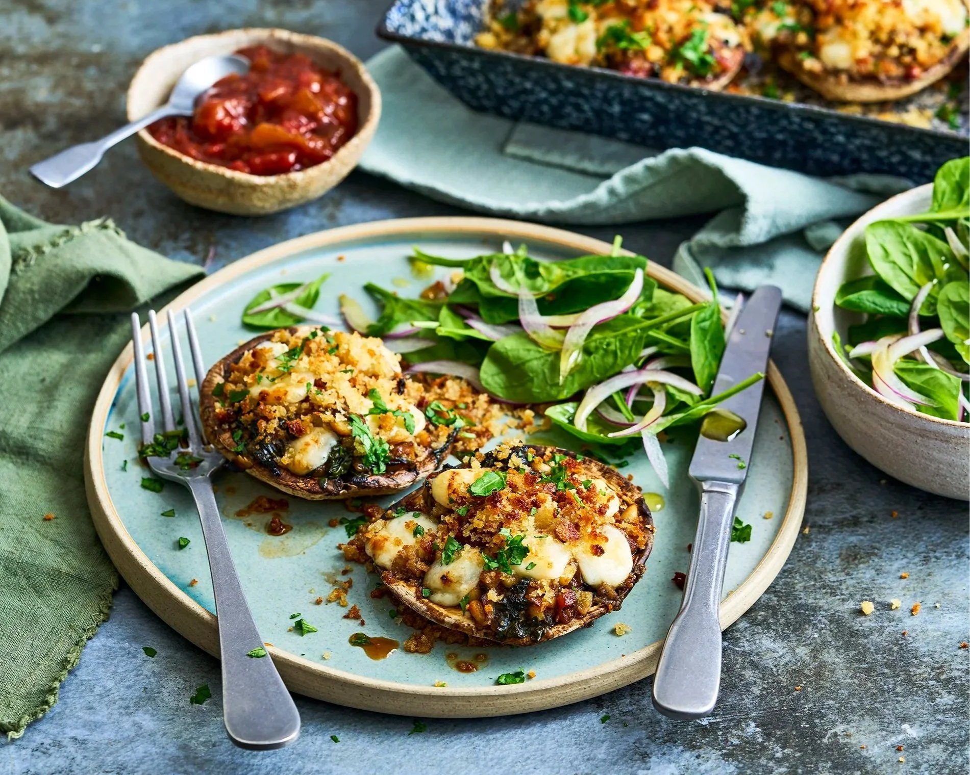Veggie Tomato &amp; Chilli Chutney Stuffed Mushrooms
