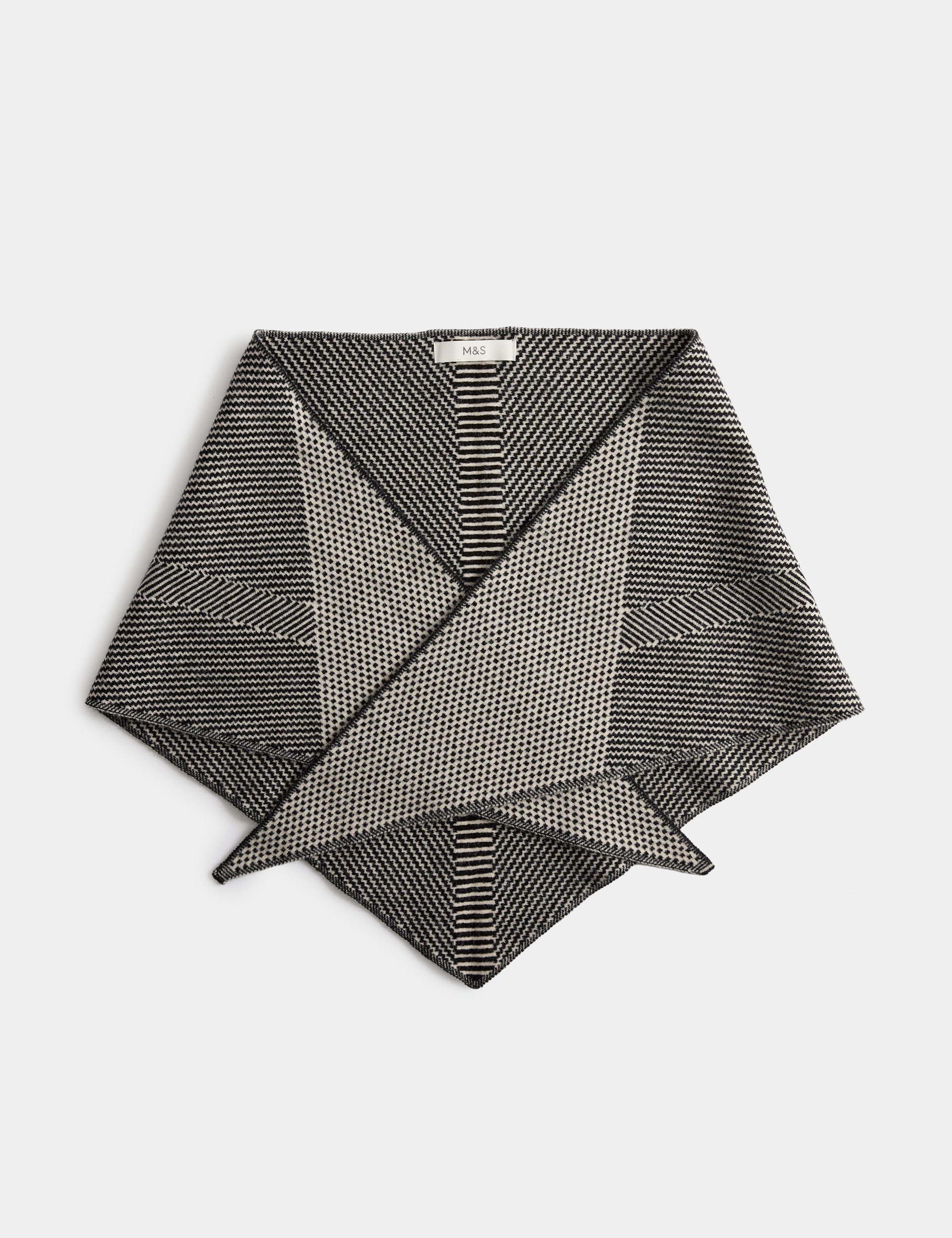 M&amp;S, Scarf