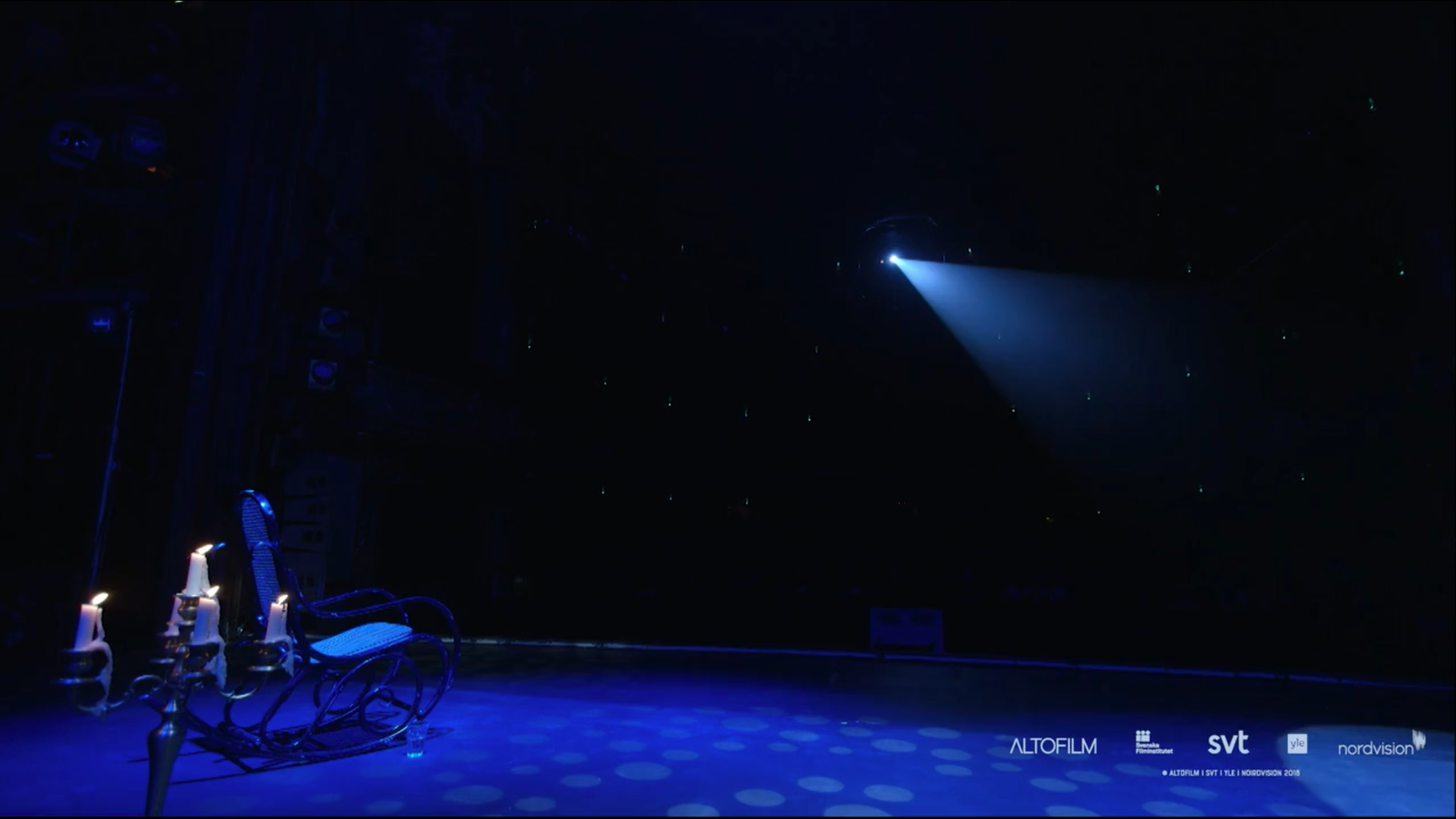 RIKARD BLÅ STILL.png