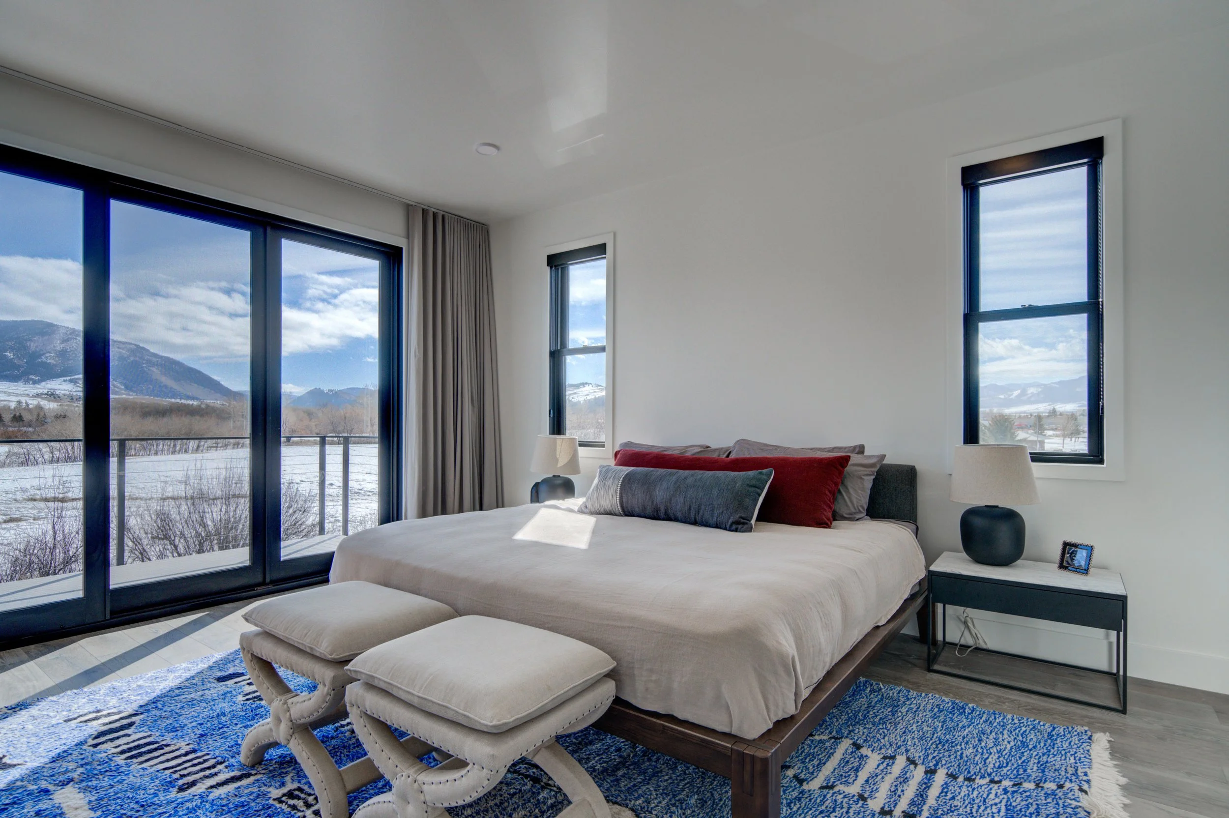 Bozeman Guesthouse Airbnb bedroom with mountain view