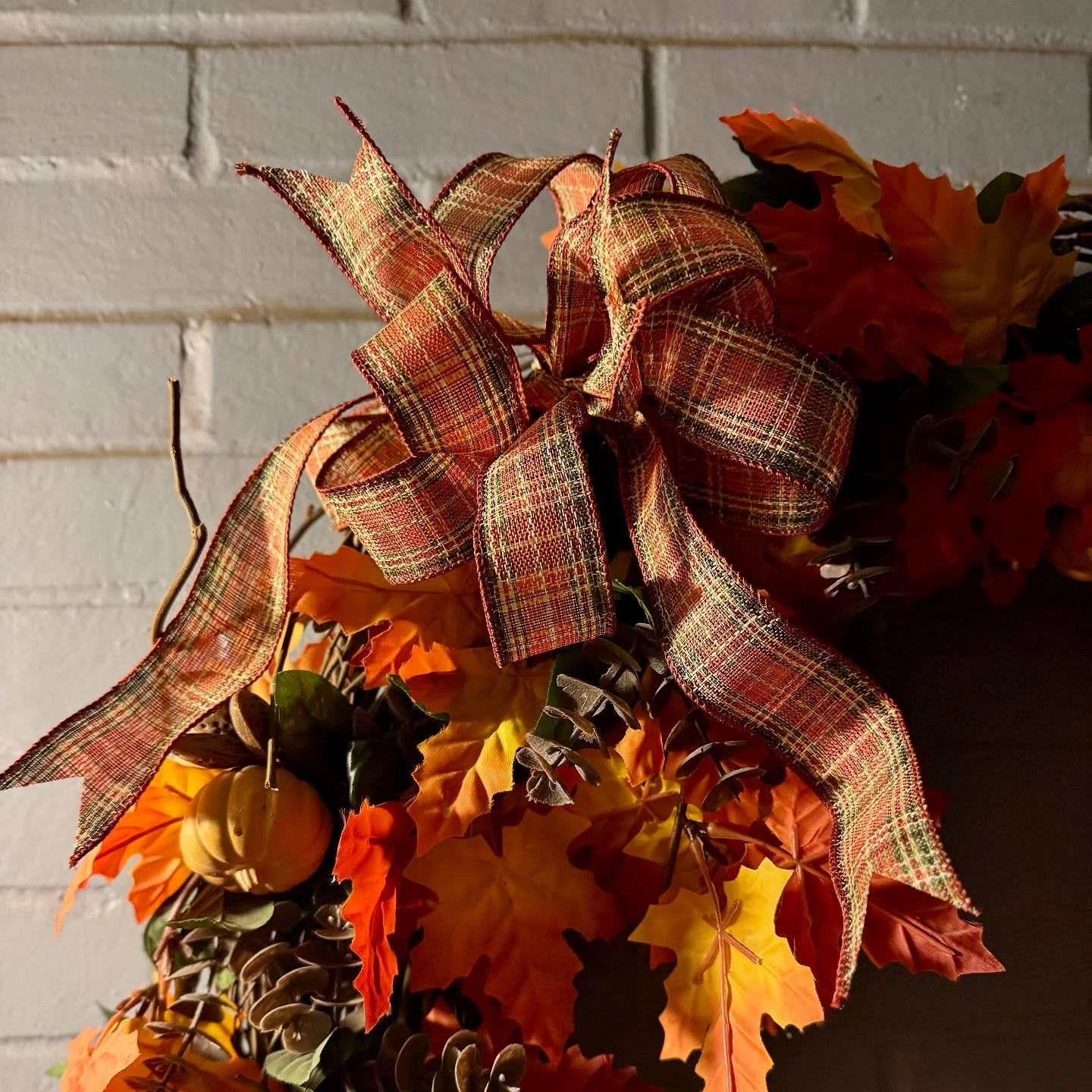 It&rsquo;s the details and finishing touches for us 🍂✨

A new bow spruces up a simple home wreath for fall