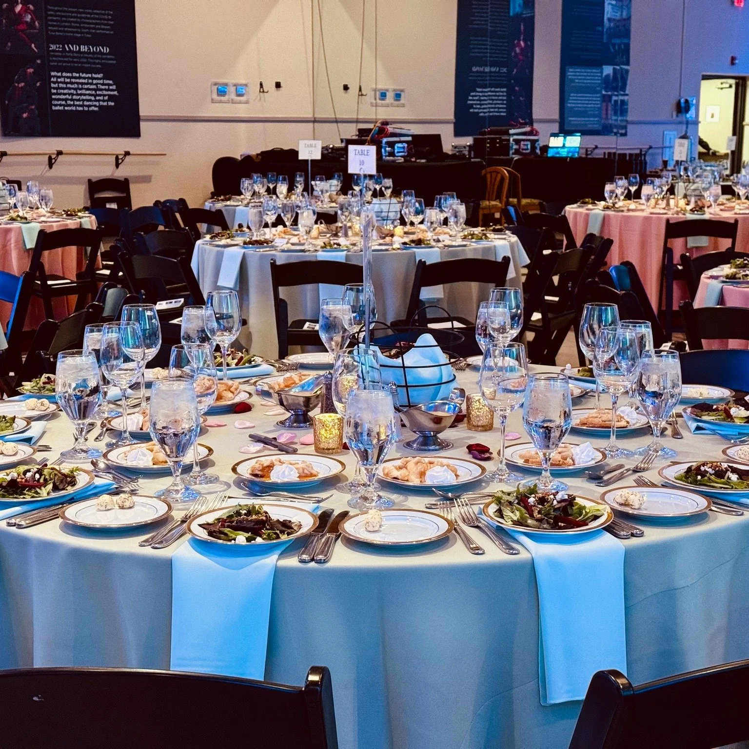 Stepping into this dinner was like walking into a theater production. The atmosphere was electric, blending the costumes with the intimate, candlelit dinner setting.

We loved creating this ambiance, where the rich lighting highlighted the ballet cos