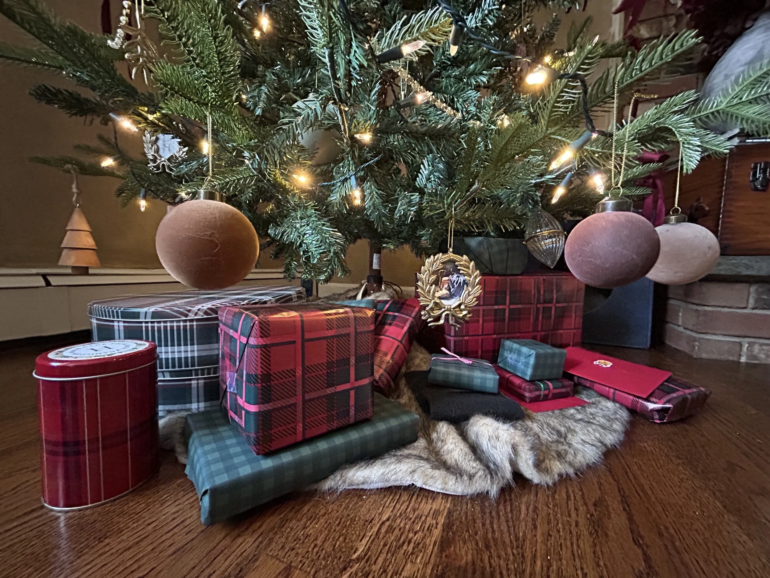 Decorating for Christmas in Our Haus