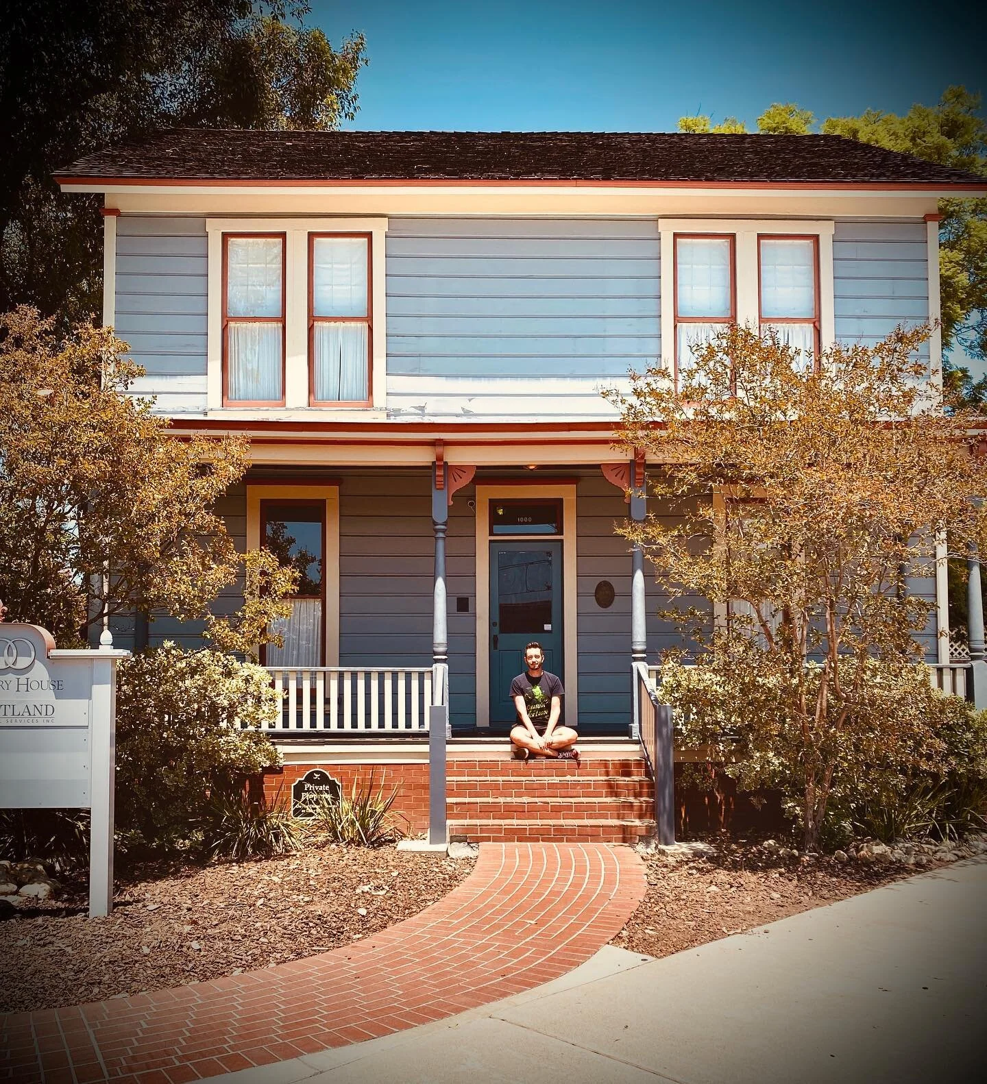 Flashback Friday. 🎃💛
.
.

#myershouse #southpasadena #movielocation #filminglocation #everydayishalloween #horrormerch #freddykrueger #halloween #halloweencountdown #horroraddict #horrorcollector #horrorfan #horrorfilms #horrorgeek #horrorgram #hor