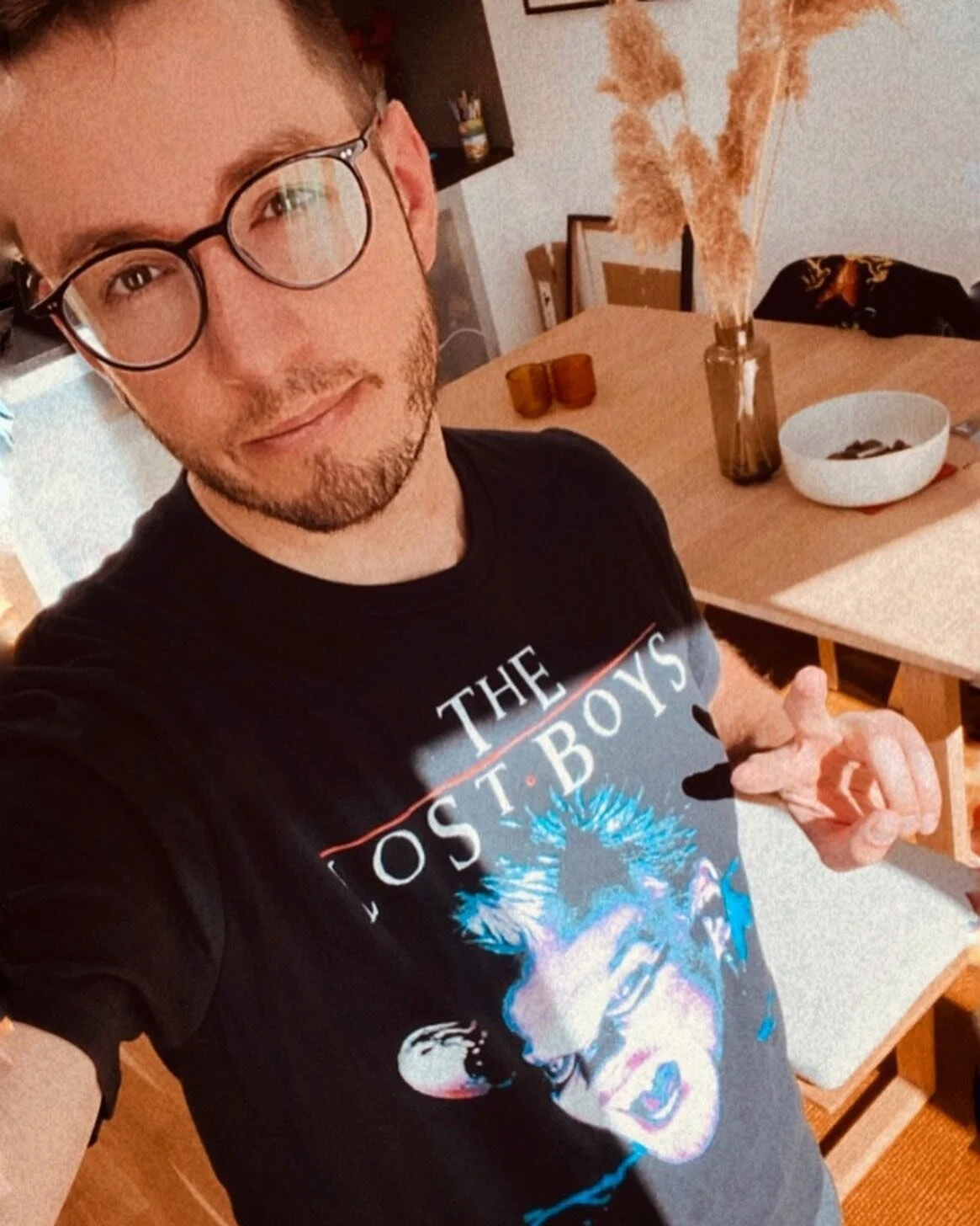 Maggots, Michael. You're eating Maggots. 🩸🧛🪱

New shirt by @impericonde 
.
.

#horrorshirts #horrorshirt #thelostboys #lostboys #everydayishalloween #horrormerch #freddykrueger #halloween #halloweencountdown #horroraddict #horrorcollector #horrorf