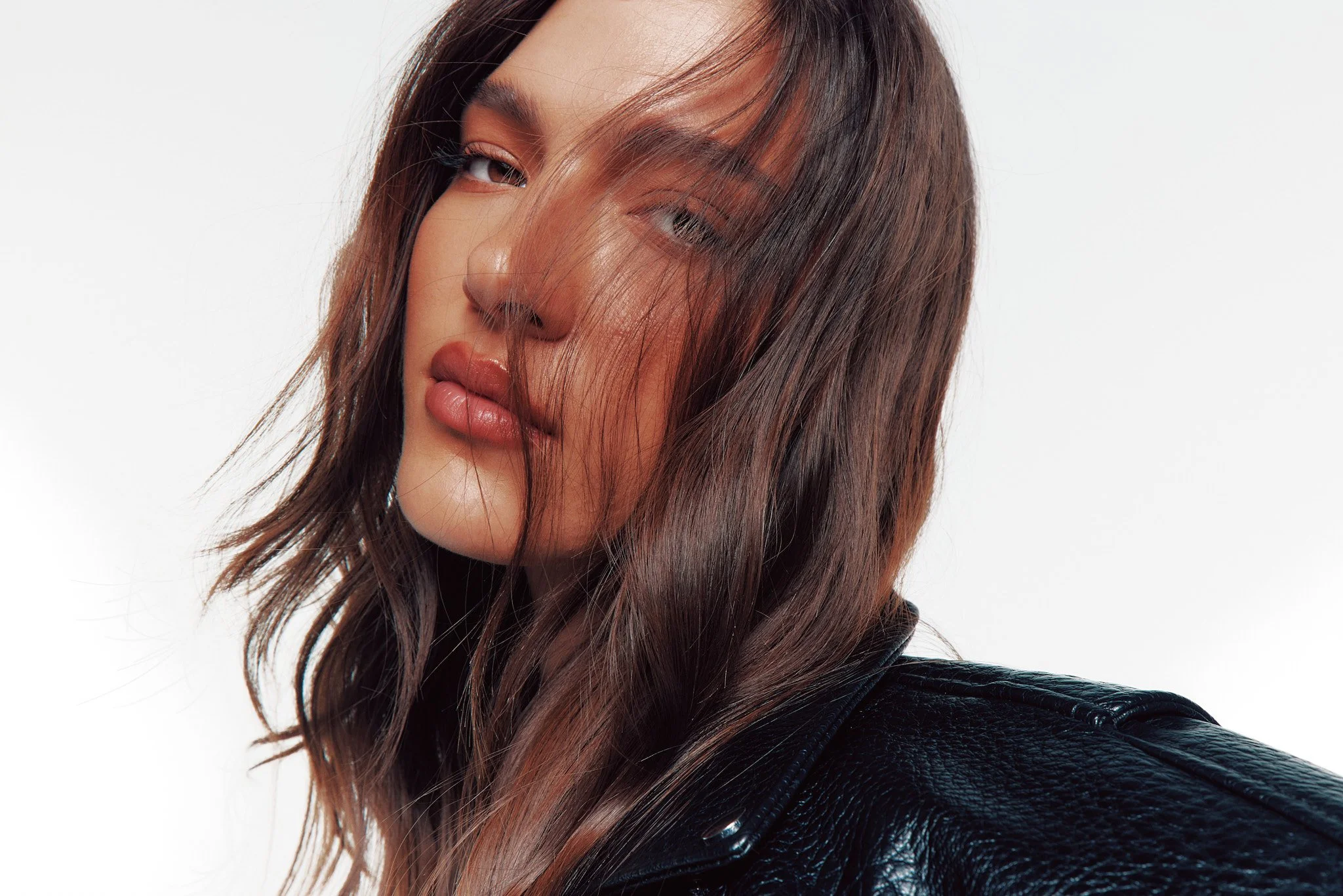 Shot_08_TRANSITIONAL_VALLIE 1126458_black_4850.jpg