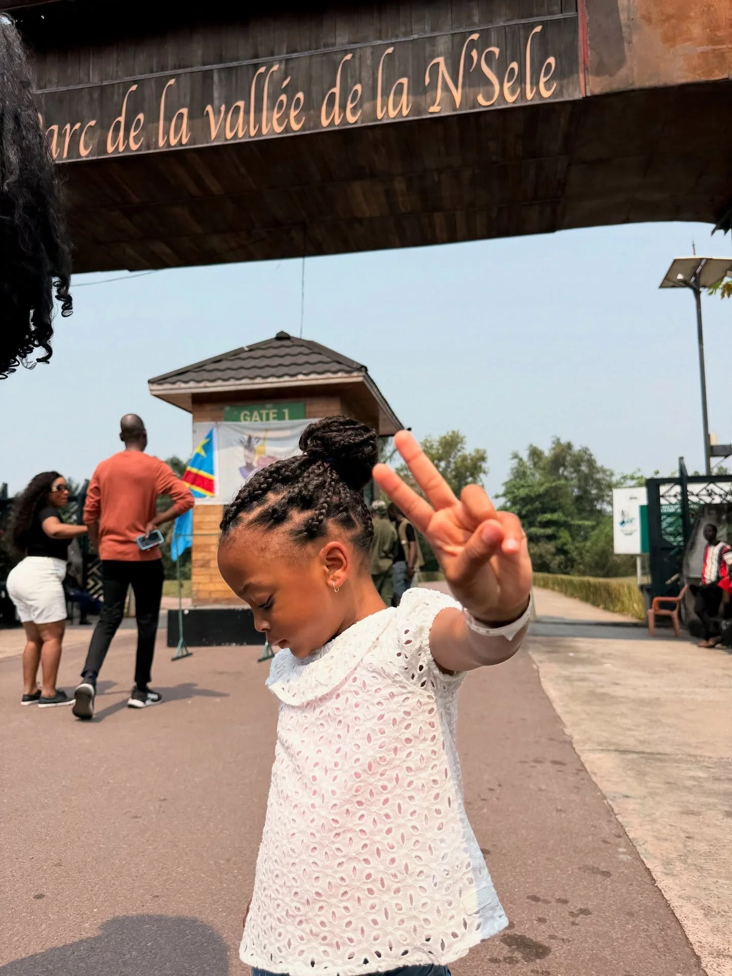 We had an amazing safari day with ma famille 🥰 This was a first for many of us and we will never forget it. Z loves her animals and it was great to revisit some of her favorites. I love how she&rsquo;s learning while traveling. 

I want to give a hu